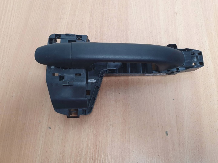 Sisemmän takaluukun kahvan kehys MERCEDES-BENZ A4477600934