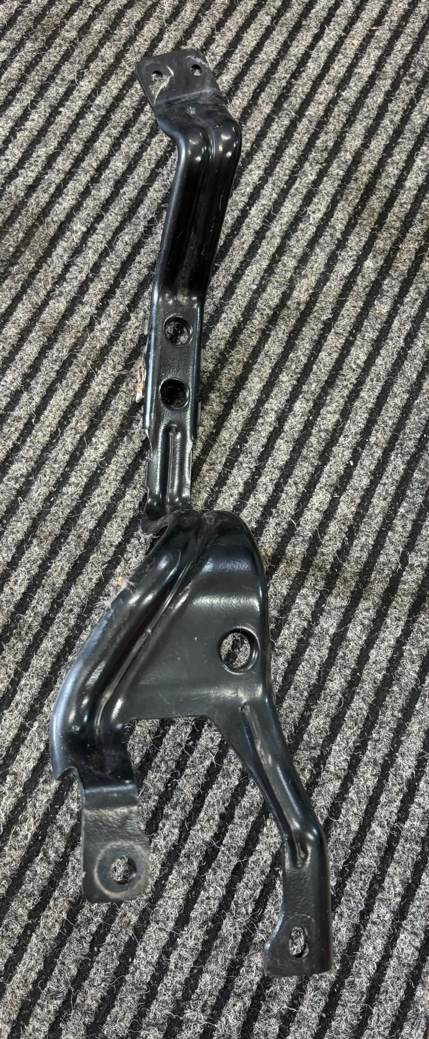 Scheibenwaschanlage Halterung OEM 68337889AC Jeep Wrangler JL image 2