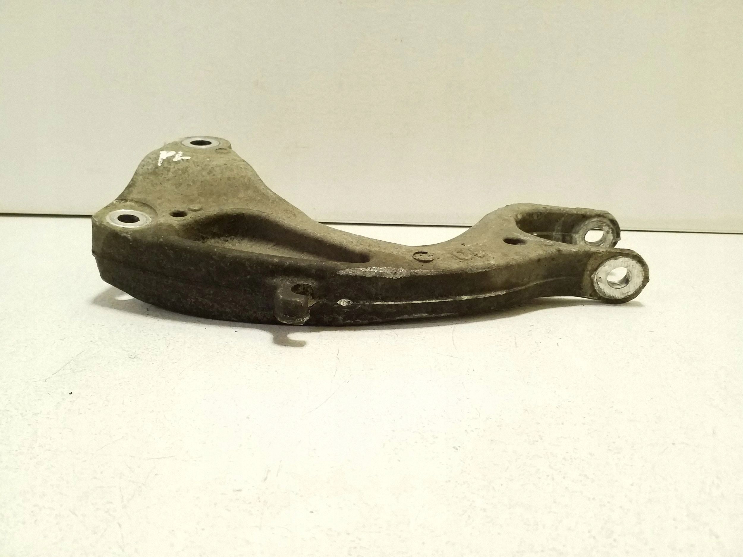 Lower Shock Mount Front Left Audi Q5 II FY