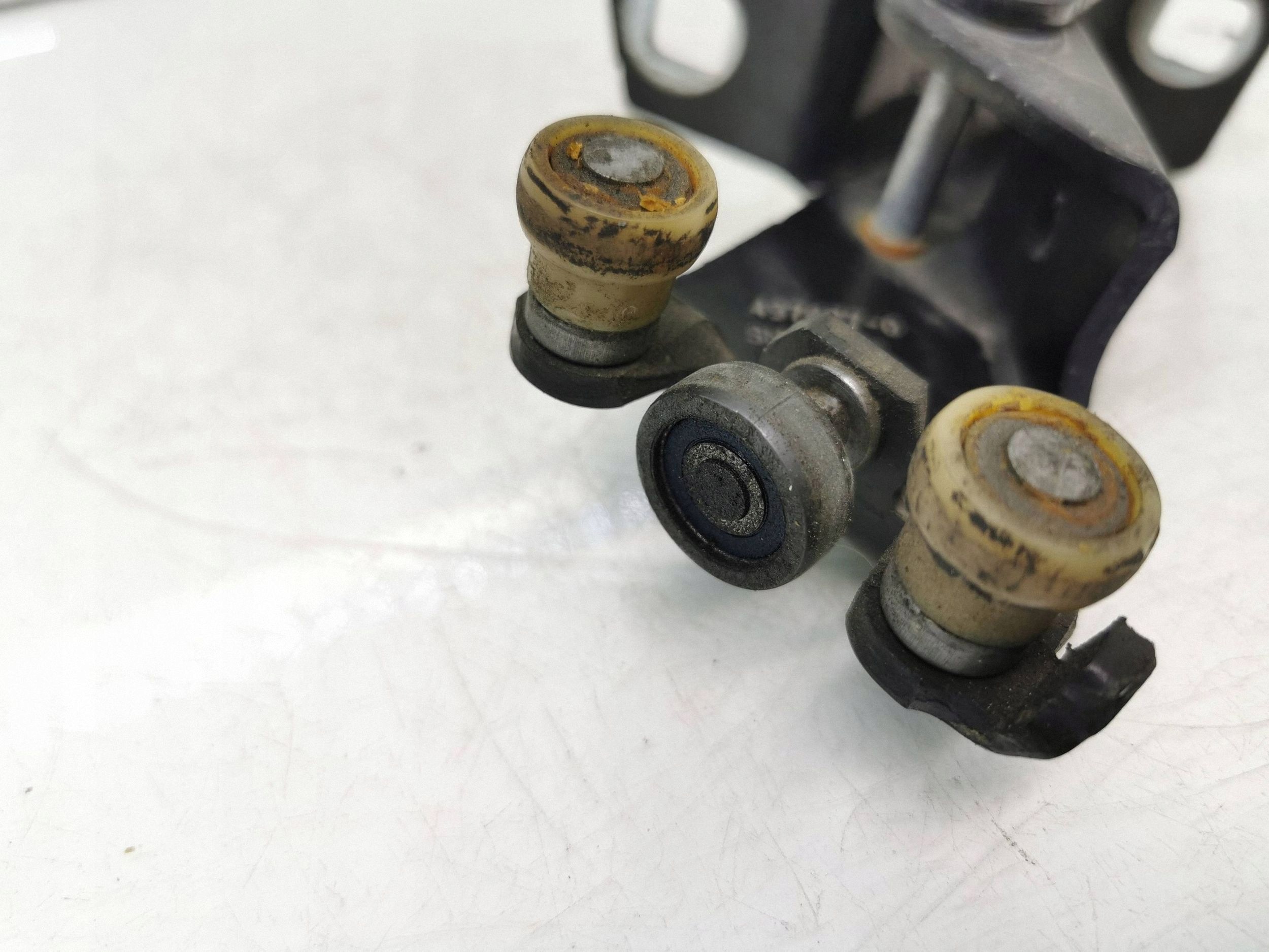 Middle Sliding Door Roller Right Rear Renault Express 497637G image 3