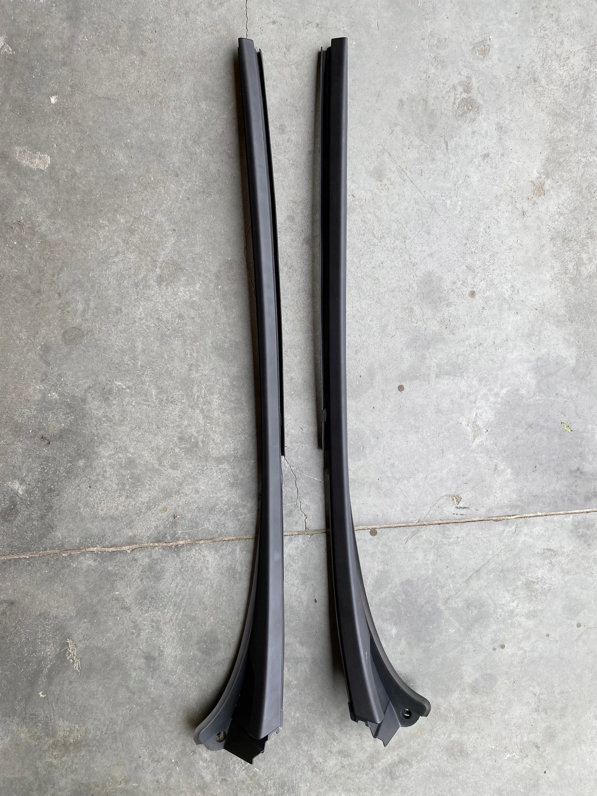 Schiebetür-Glasleiste links Nissan NV300 OEM 727618104R