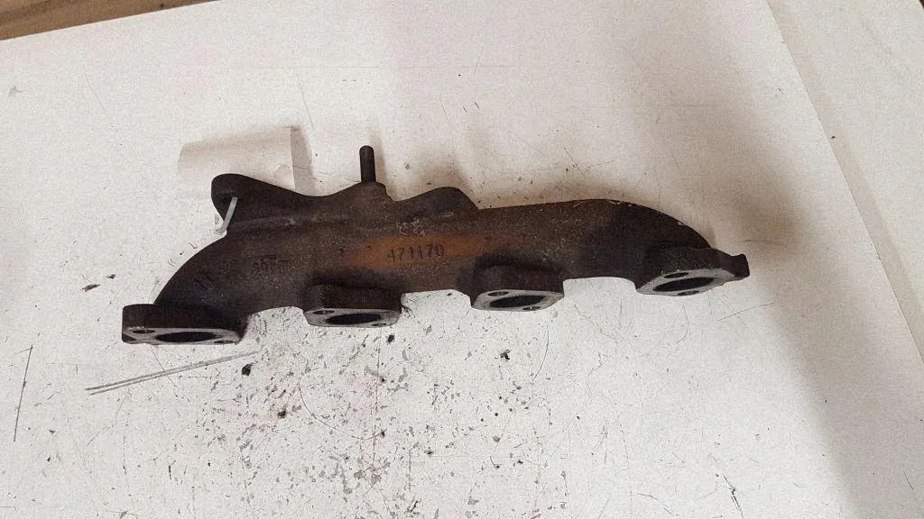 Pakoputken keräin OEM 471170 Nissan Qashqaille