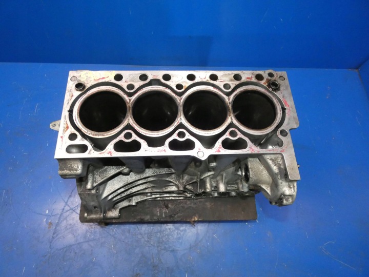 Volvo V60 II S60 III 18- XC60 XC90 V90 2.0 D4 Engine Block D4204T14