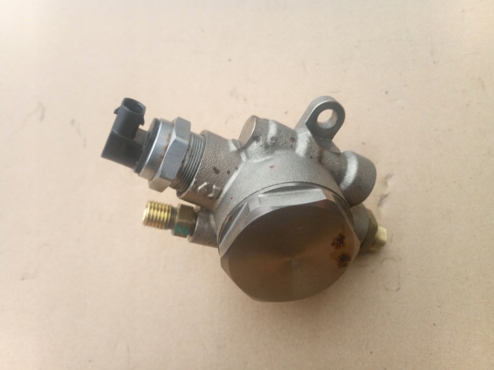 AUDI A6 A5 A7 Q5 3.0TFSI CWG CWGD ruiskutuspumppu 06M127026Q