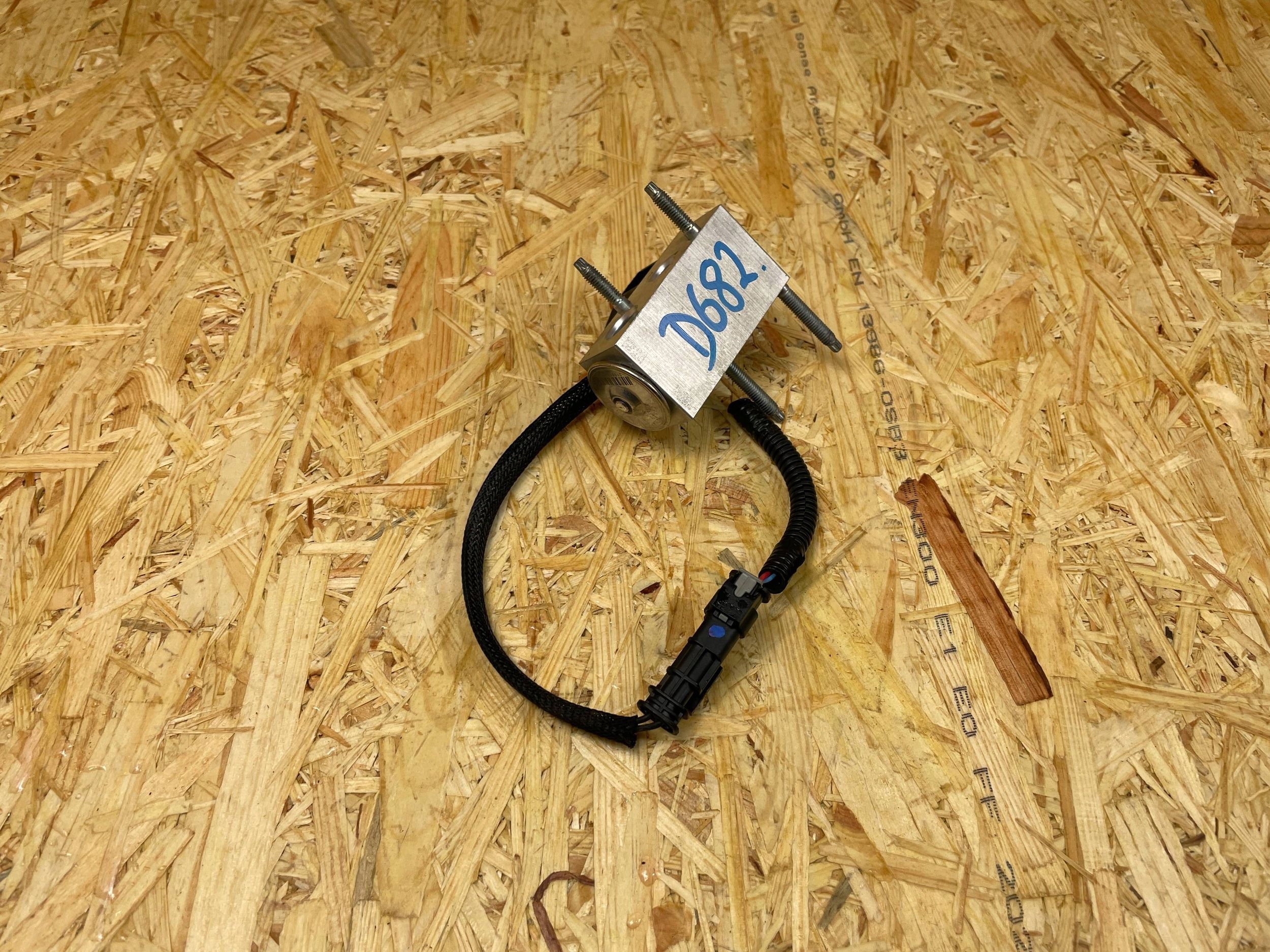 Válvula de Expansión A/C Citroen OEM T591240 - Usado image 4
