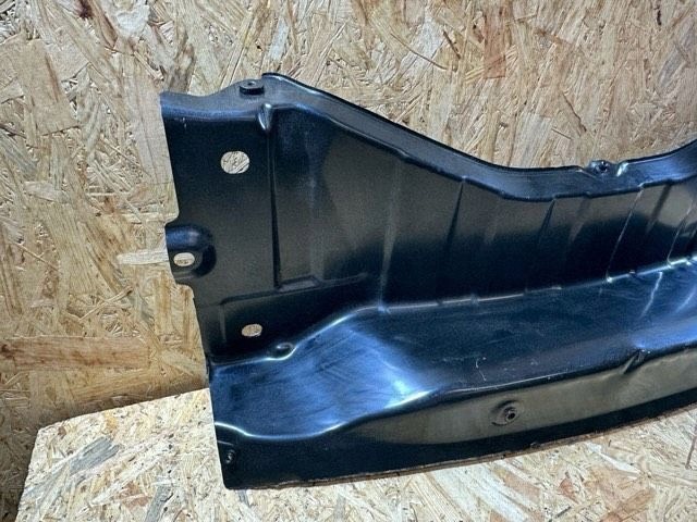 TESLA MODEL Y 20- Takaseinän Vahvistus 148774600E