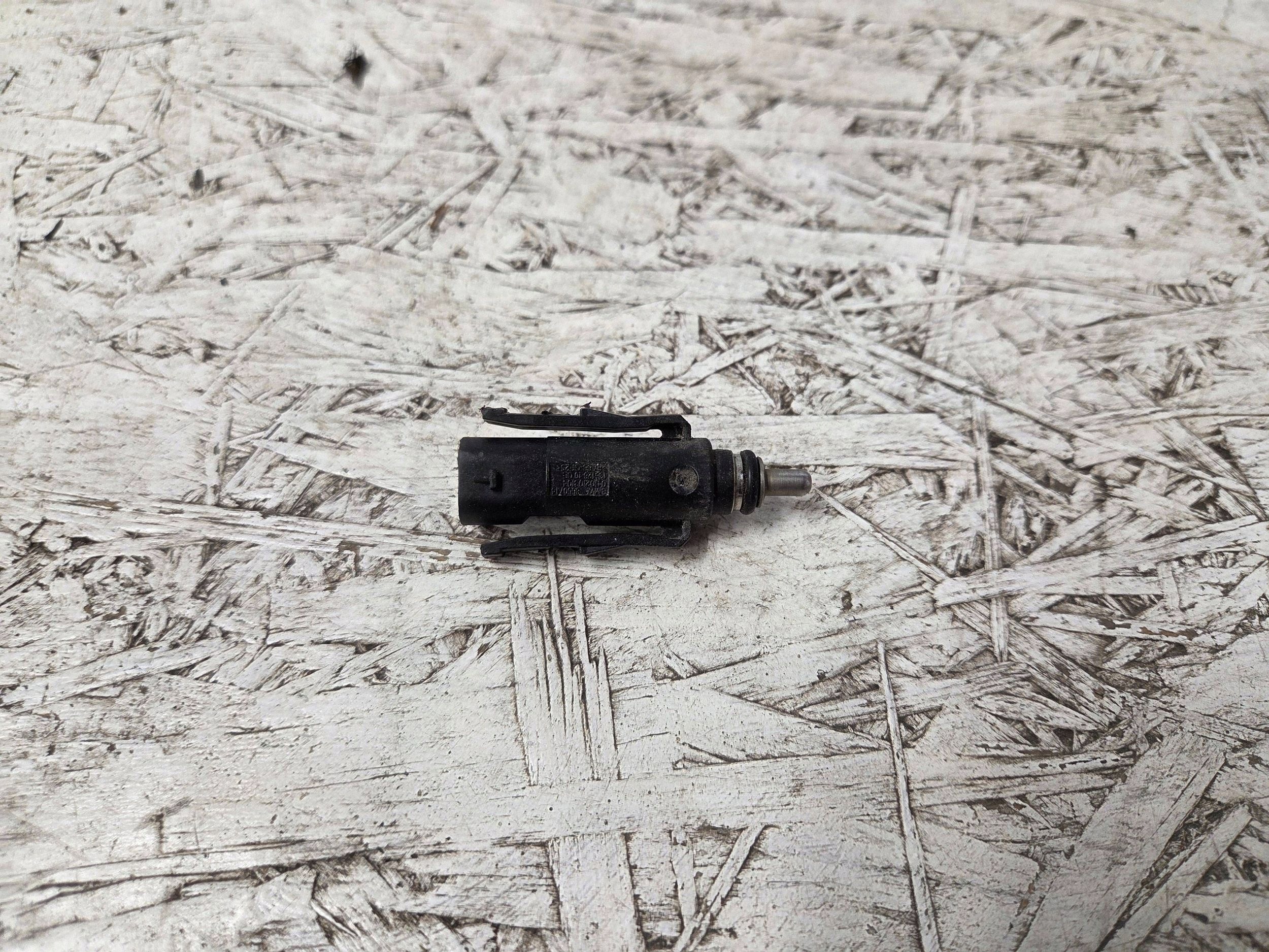 BMW X3 G01 Coolant Temperature Sensor 8650714 image 2