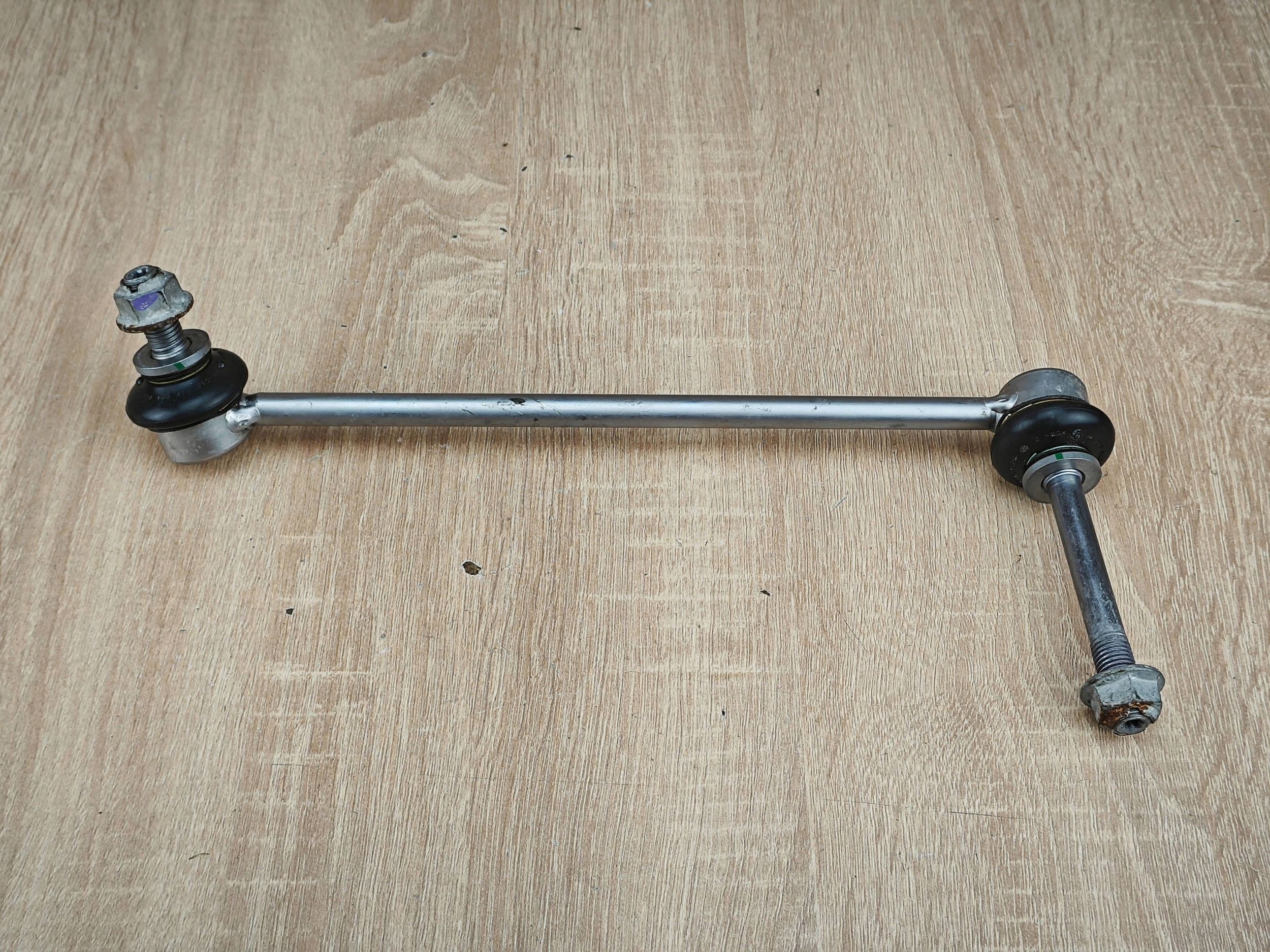 Front Stabilizer Link Right Side OEM 6881808 image 2