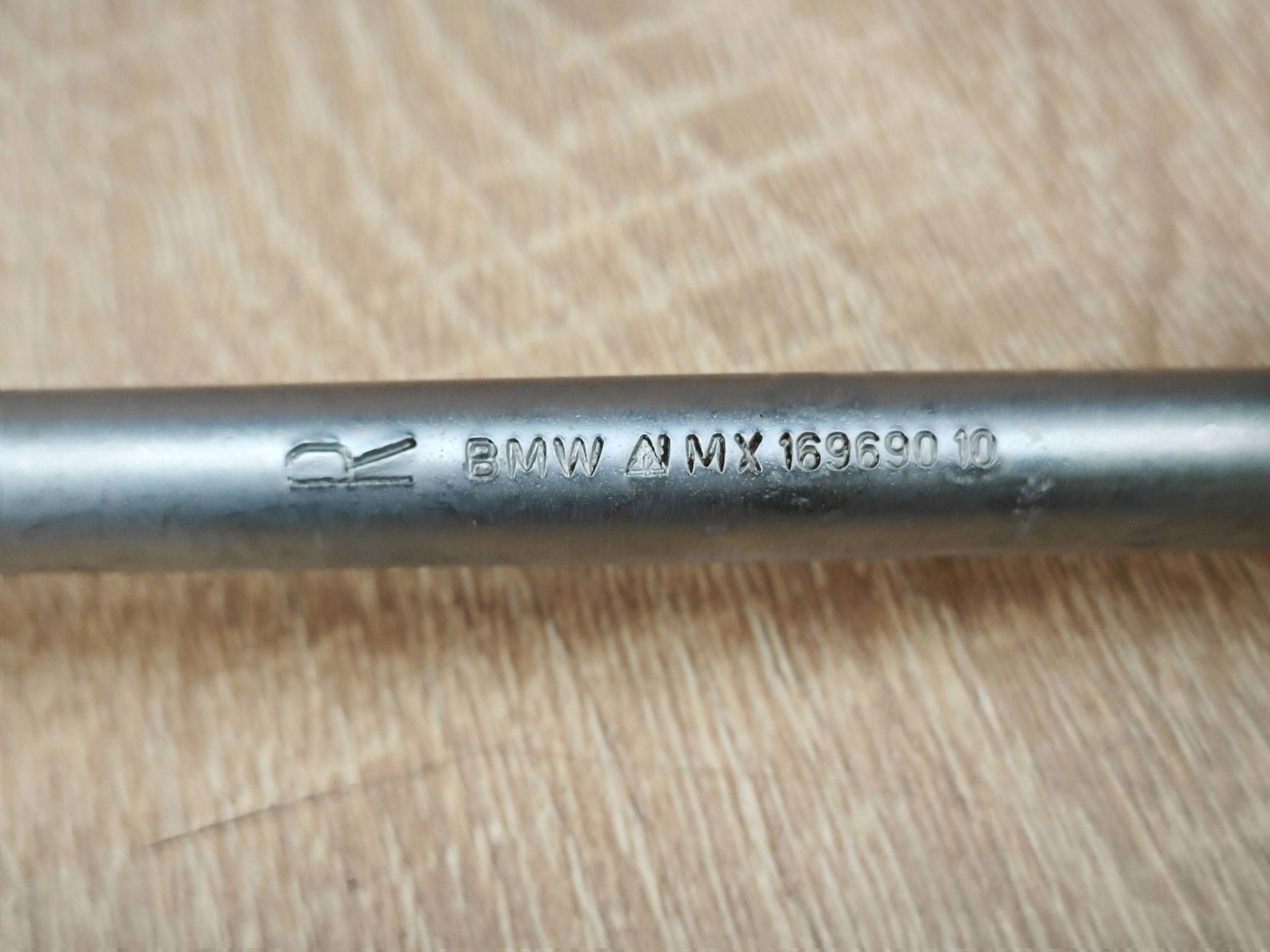 Front Stabilizer Link Right Side OEM 6881808 image 4