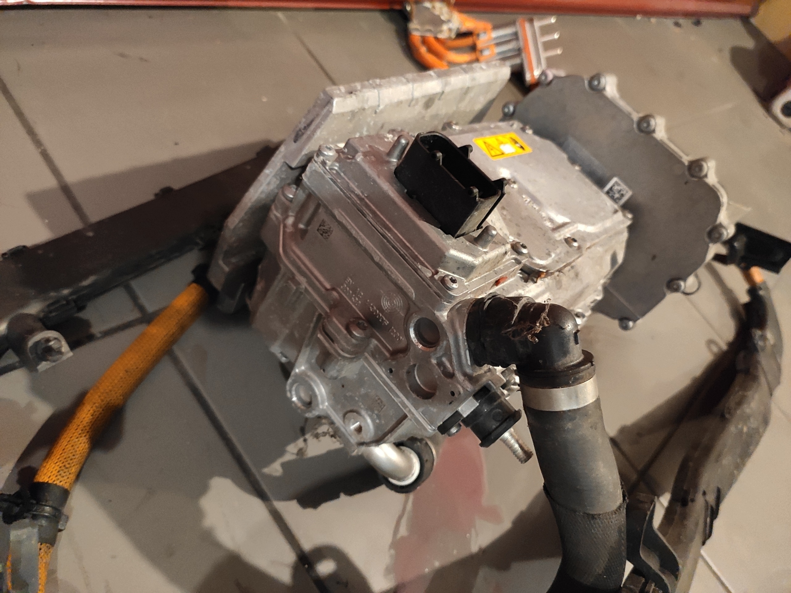 Mercedes-Benz C W205 Spannungswandler OEM A2059000417 image 4
