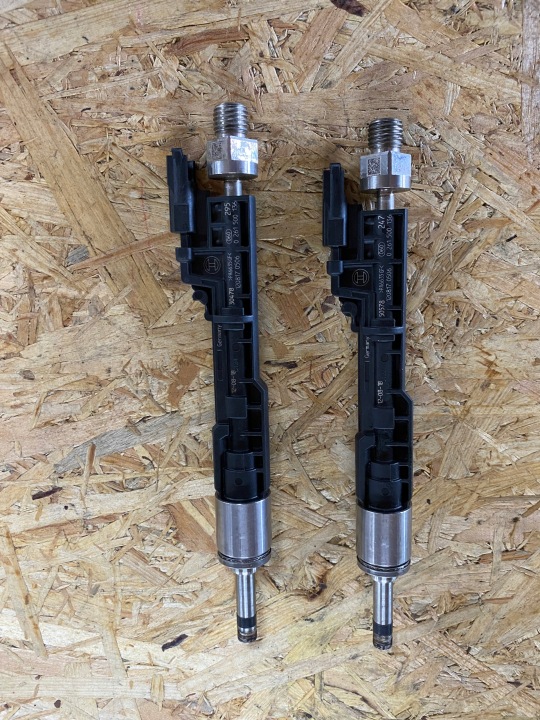 Ruiskutin BMW M5 M6 X5M X6M F10 S63B44 7599876 0261500136