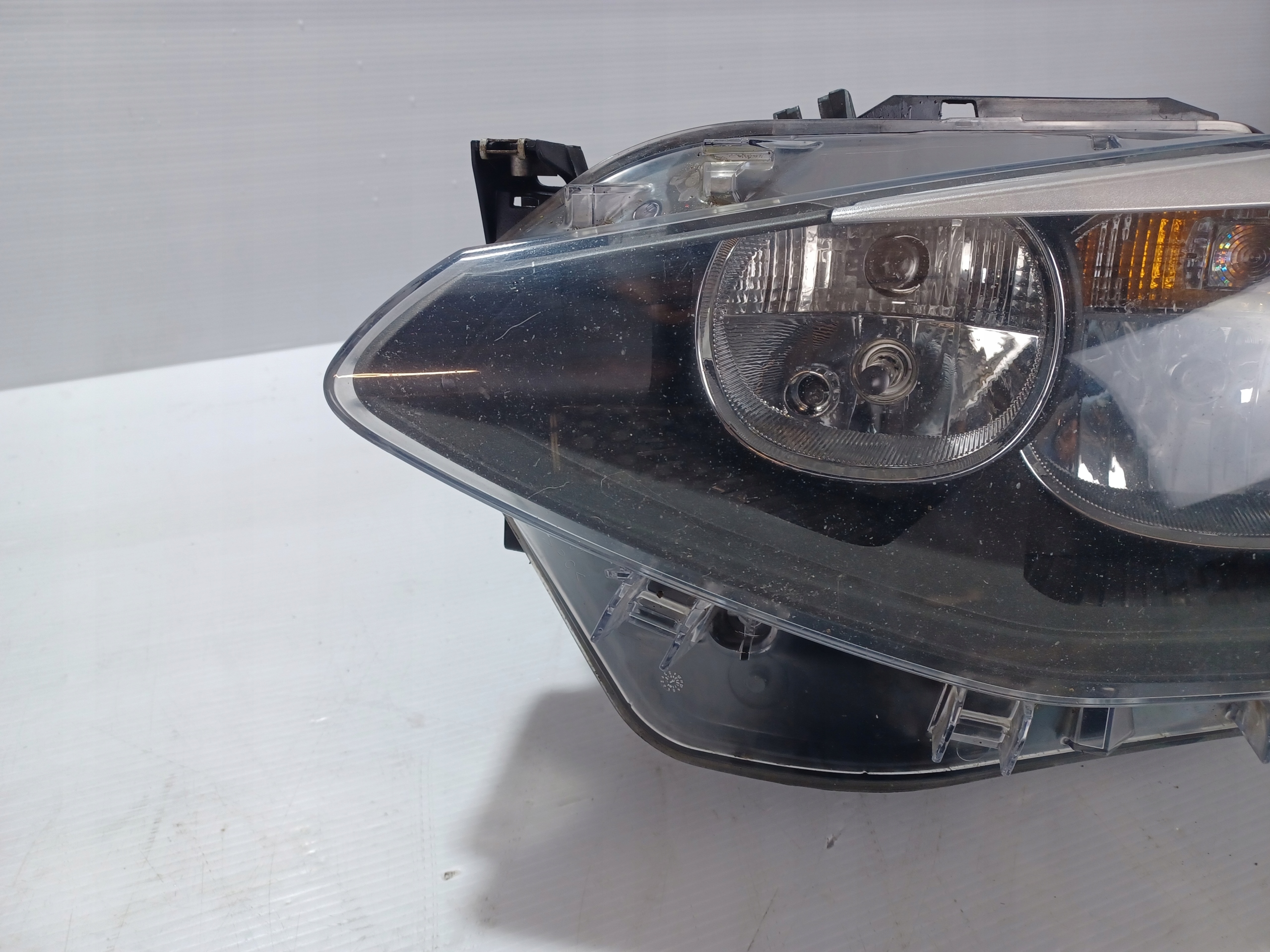 BMW F20 F21 etuvalo vasen etuosa UK 7229685