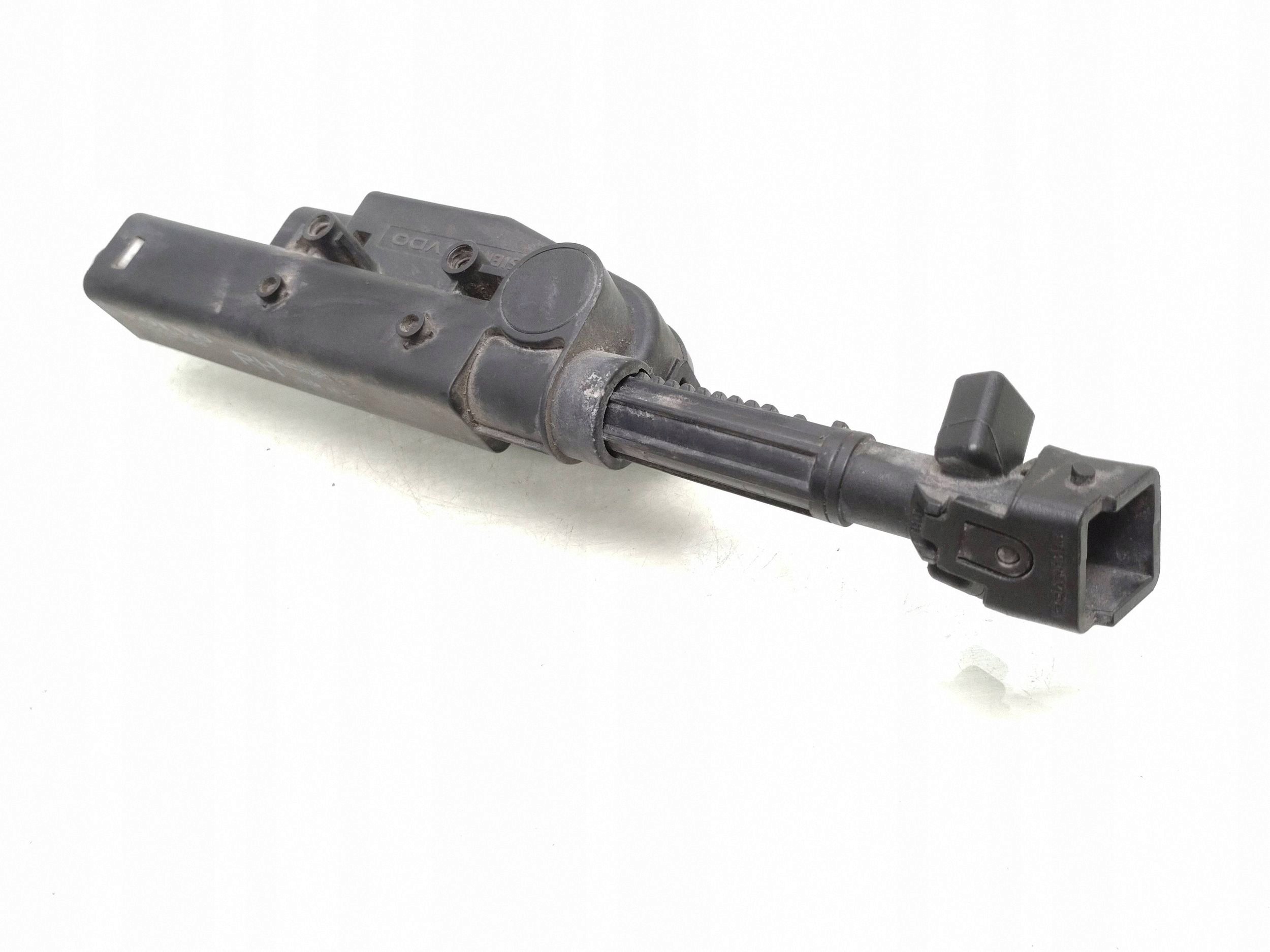 Volvo S80 2008 Buse de lave-phare droite OEM image 3