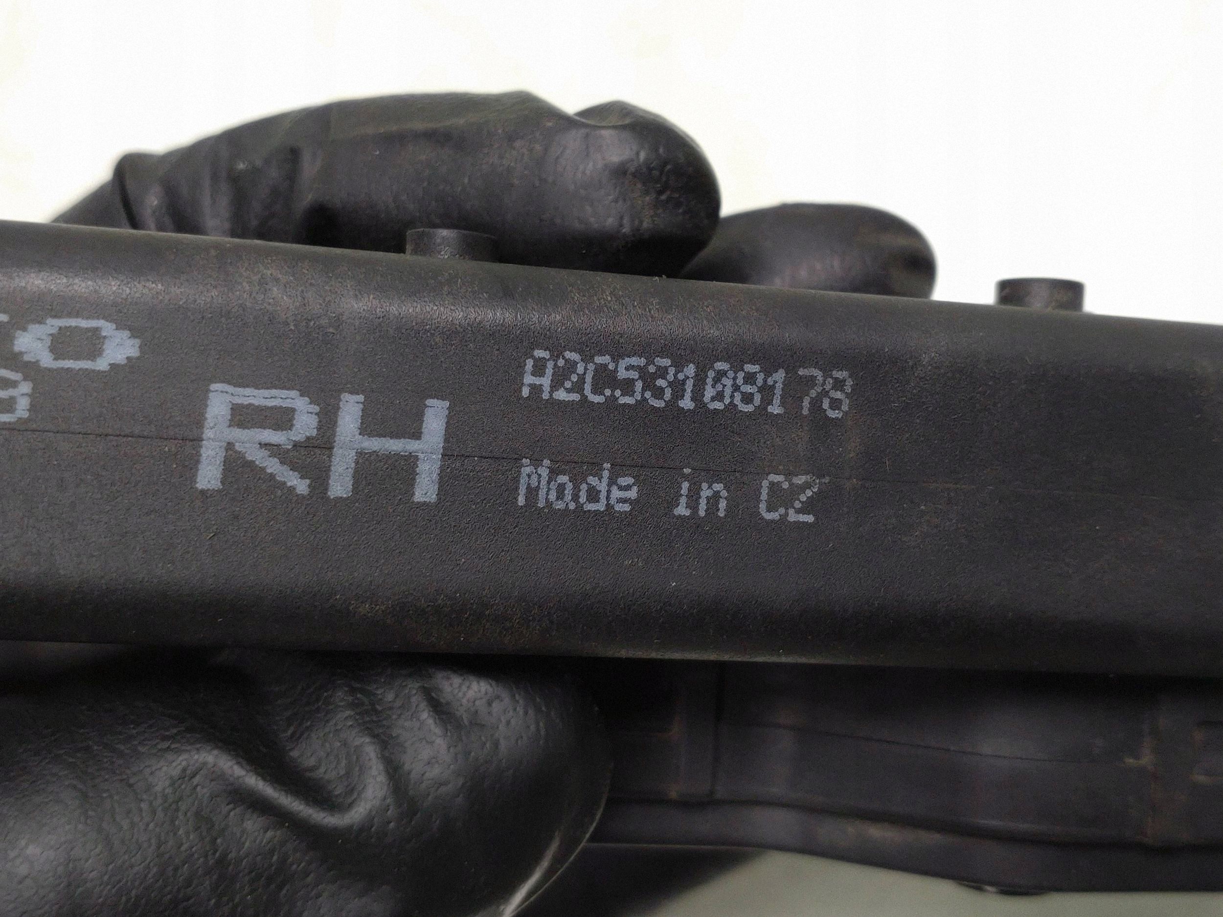 Volvo S80 2008 Buse de lave-phare droite OEM image 6