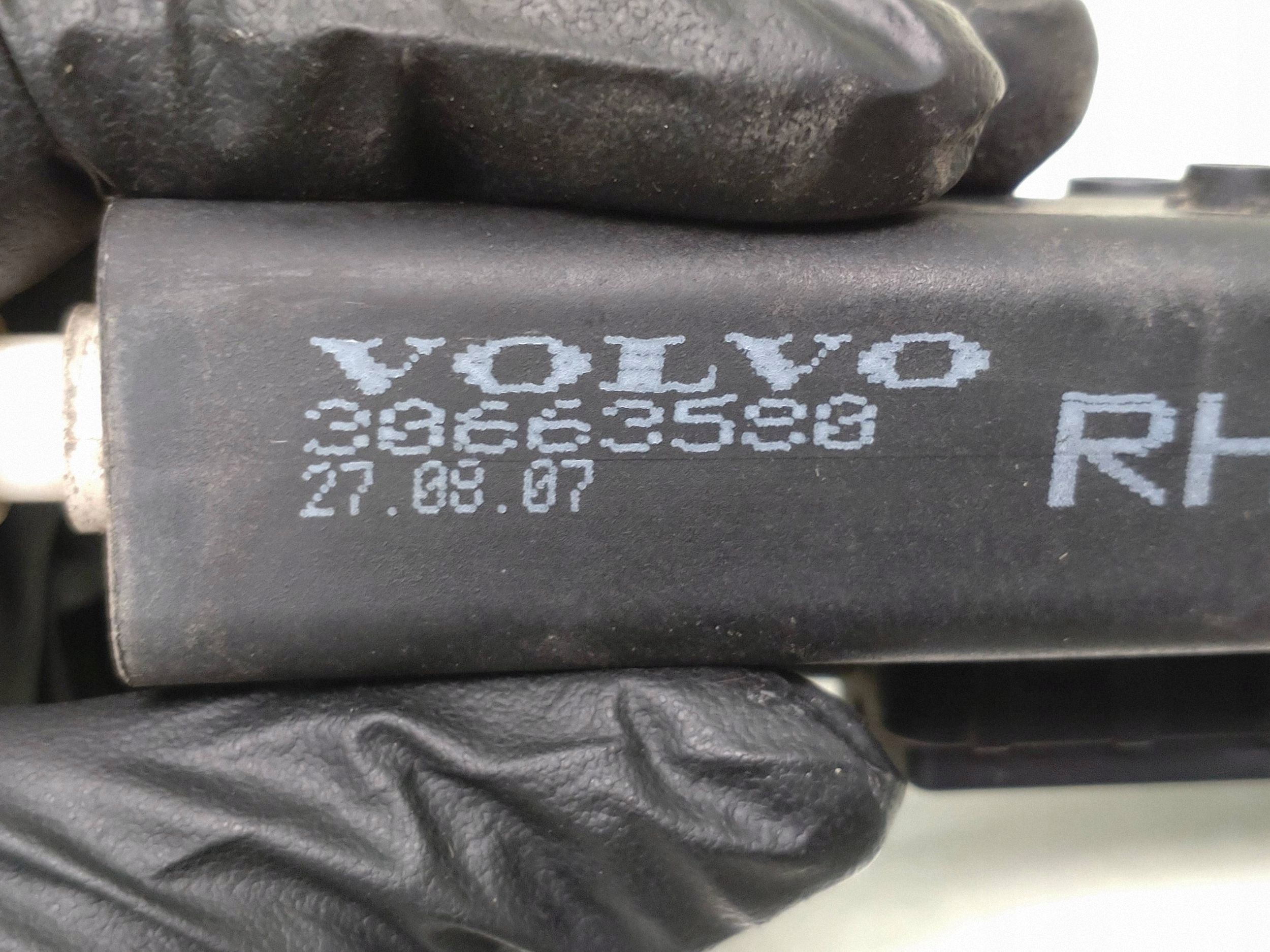 Volvo S80 2008 Buse de lave-phare droite OEM image 7