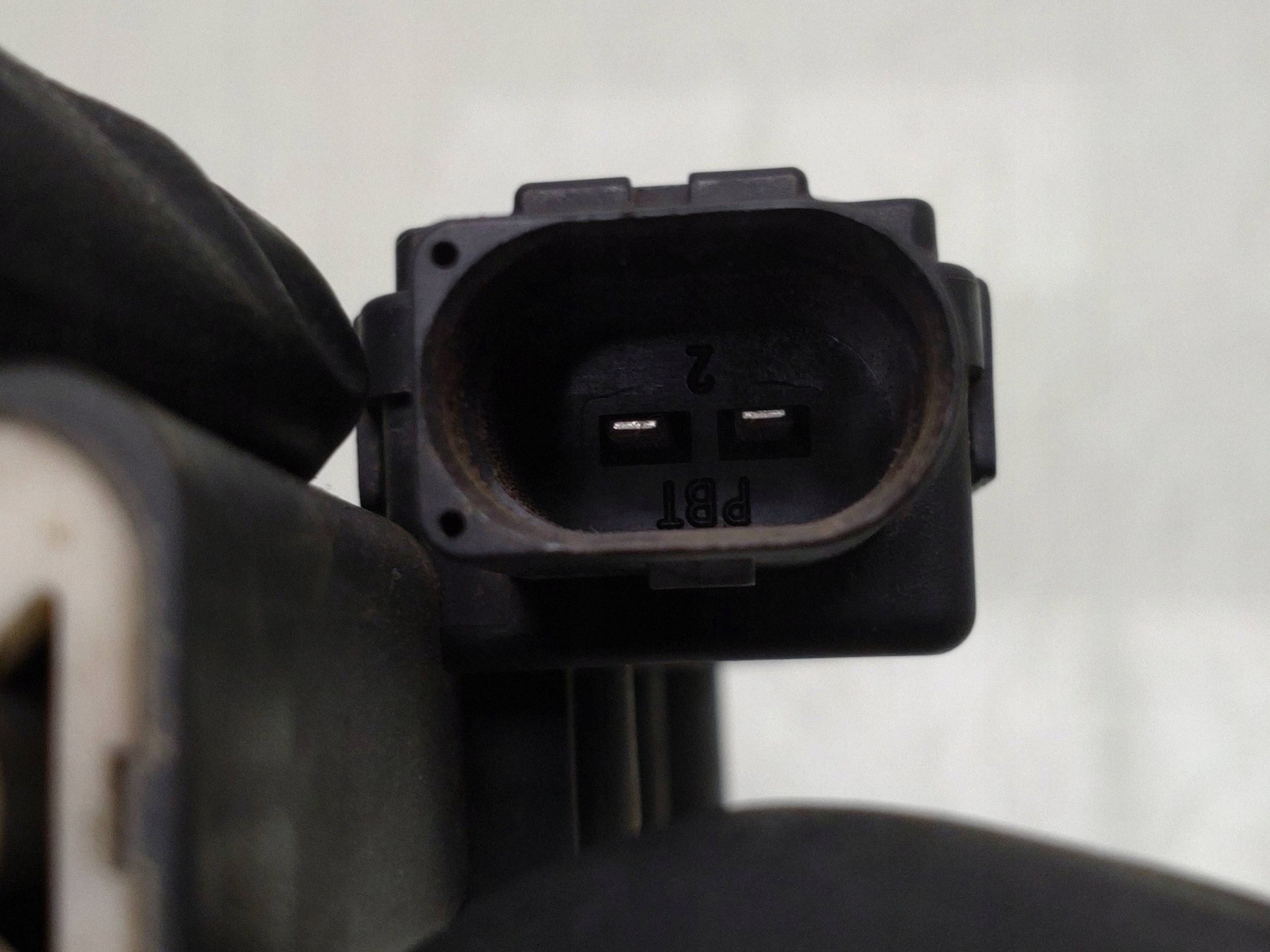 Volvo S80 2008 Buse de lave-phare droite OEM image 8