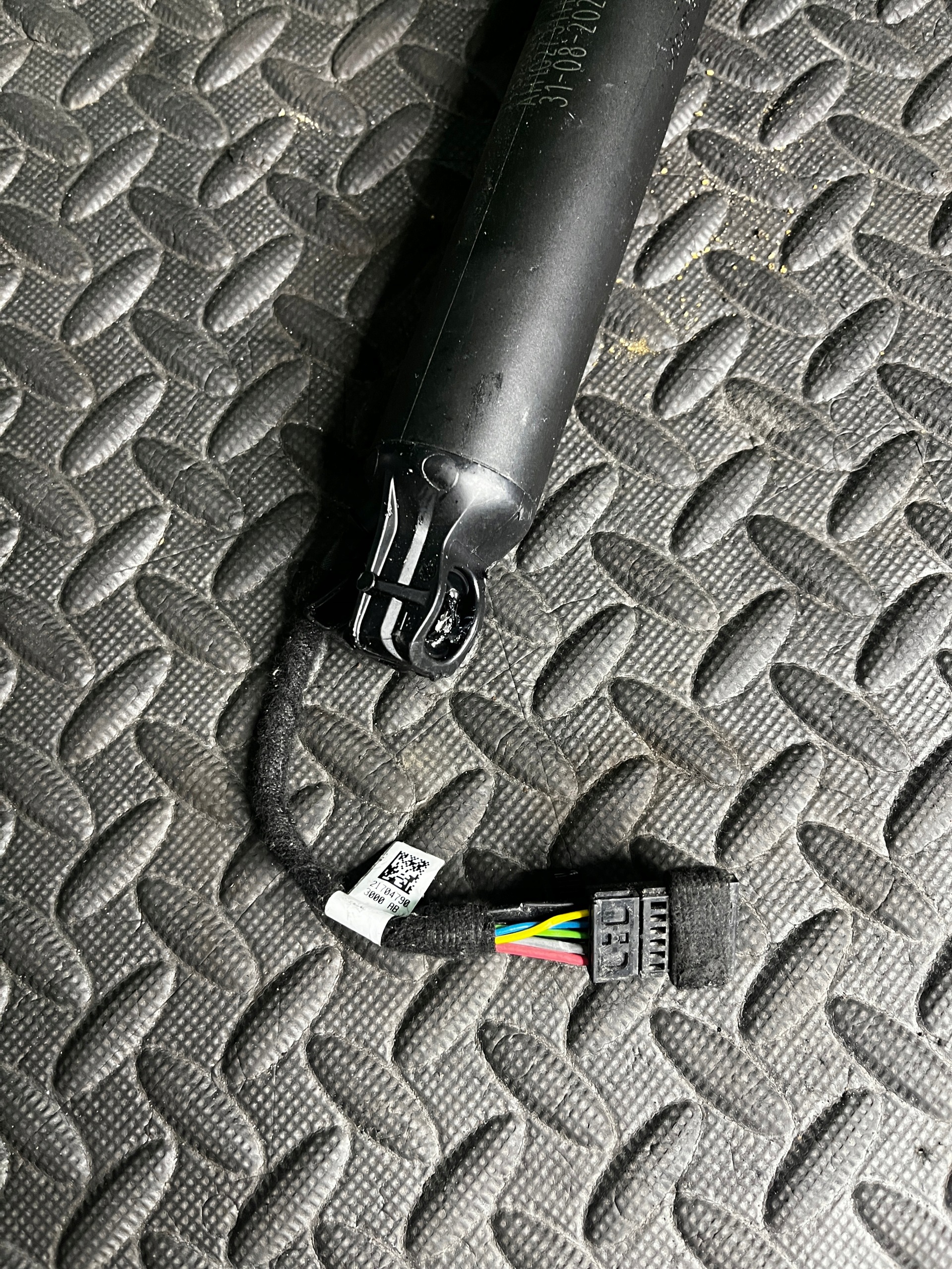 BMW X5 X7 G05 G07 Alareunuksen Takaluukun Aktuaattori OEM 9482804