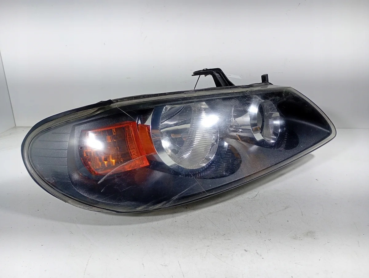 Nissan Almera N16 Phare Avant Droit M3R8P4