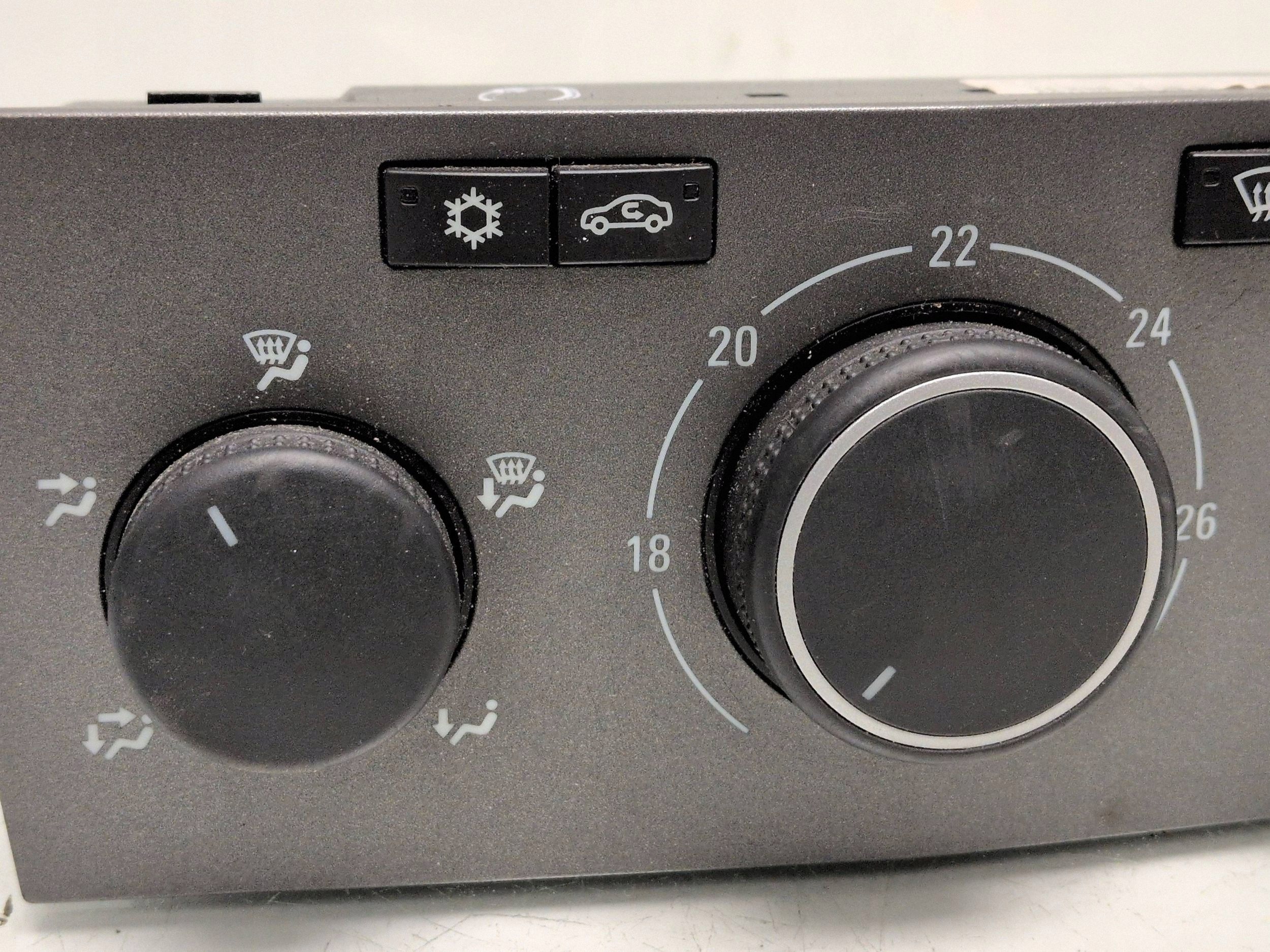 Opel Astra ilmastointimoduuli OEM 13231051