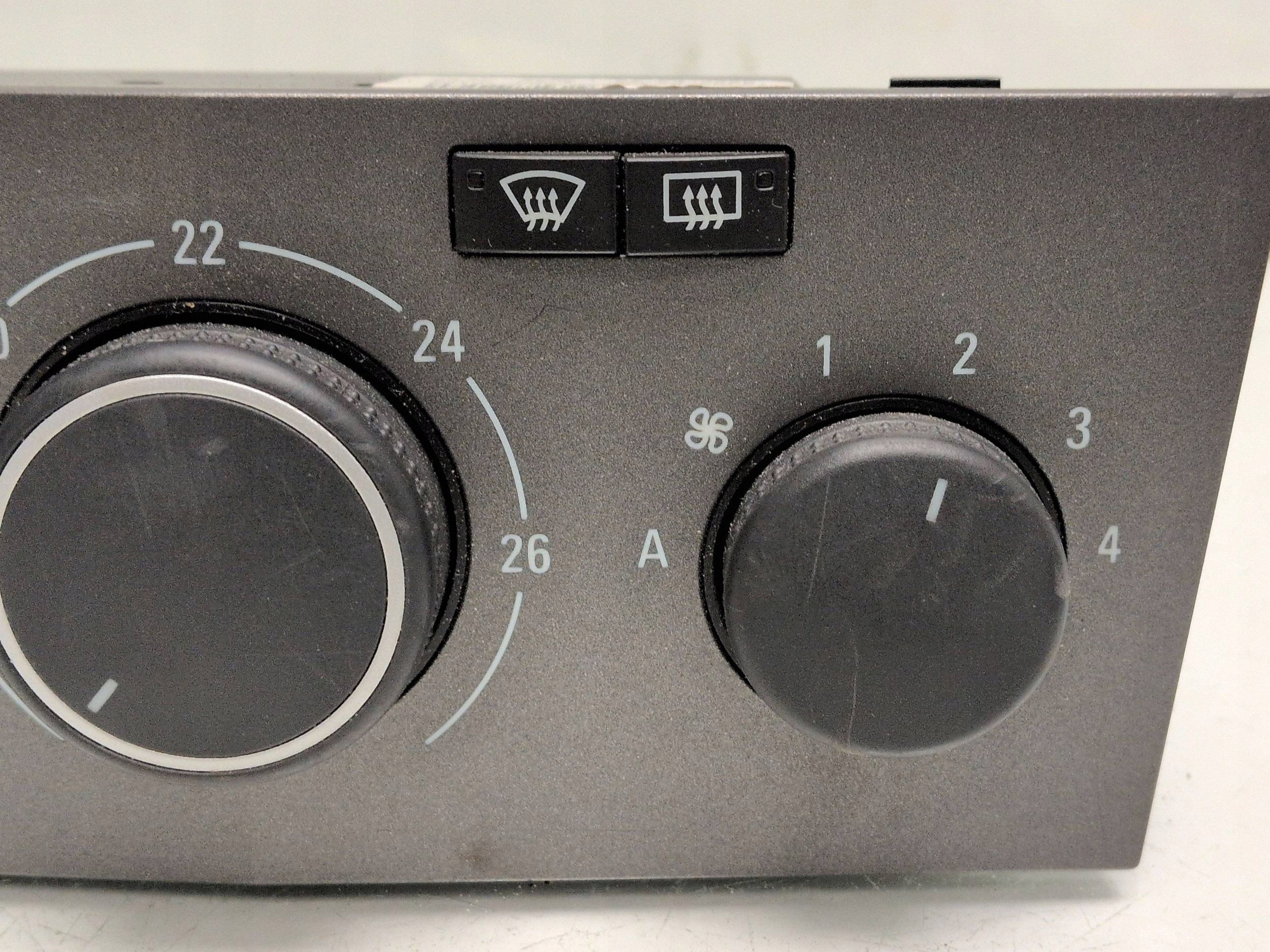 Opel Astra AC Control Module OEM 13231051 image 3