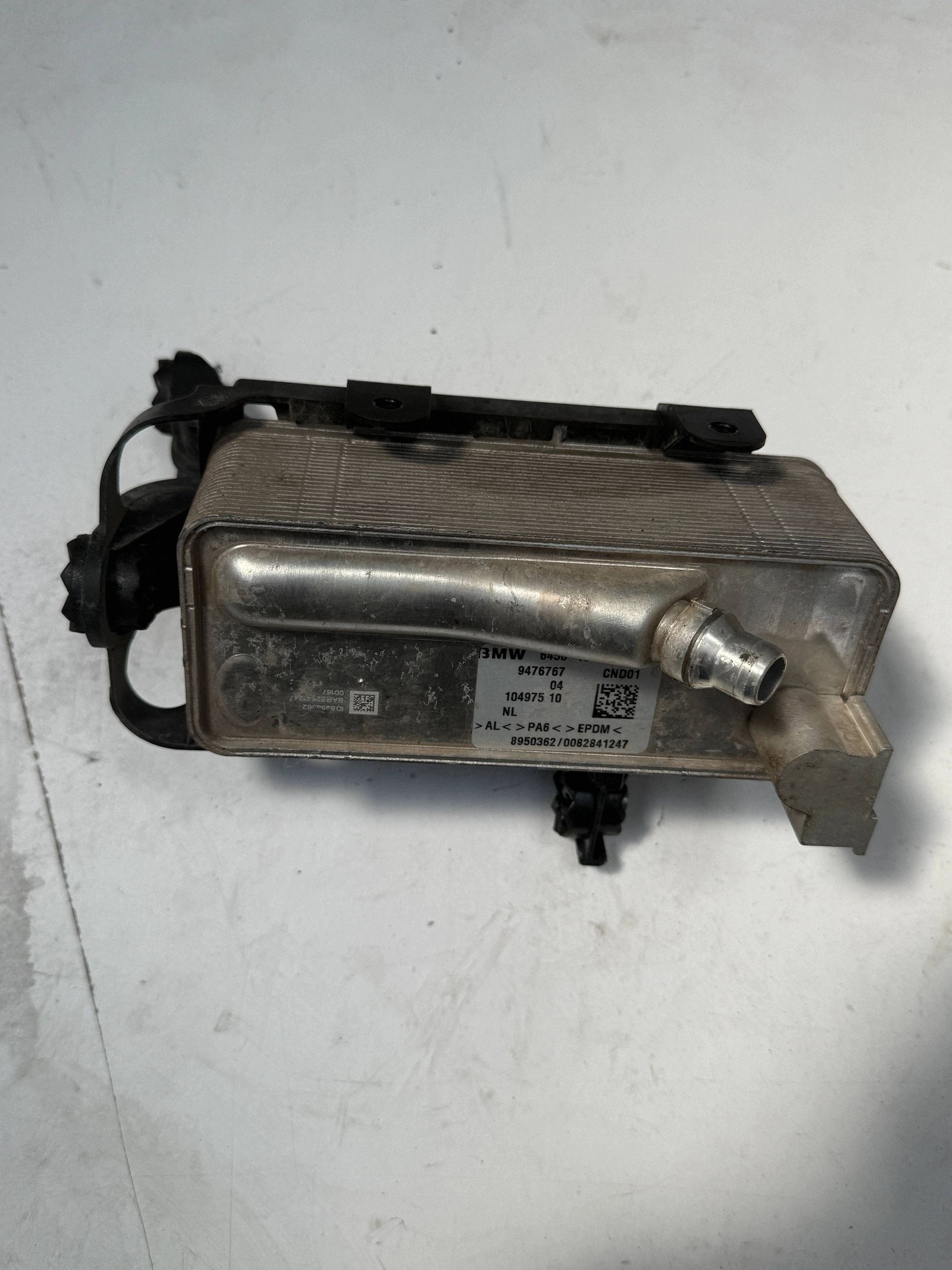 BMW i4 2025 Secador A/C OEM 9476767 image 2