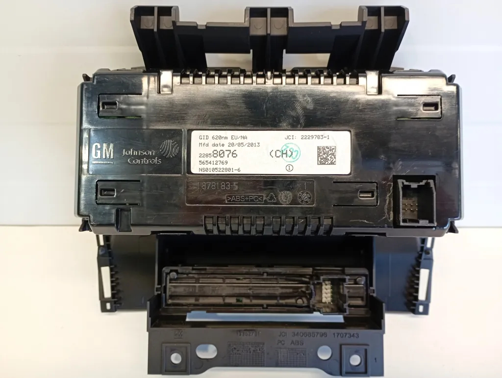 Opel Astra Näyttöruutu OEM 22858076 - Käytetty image 3