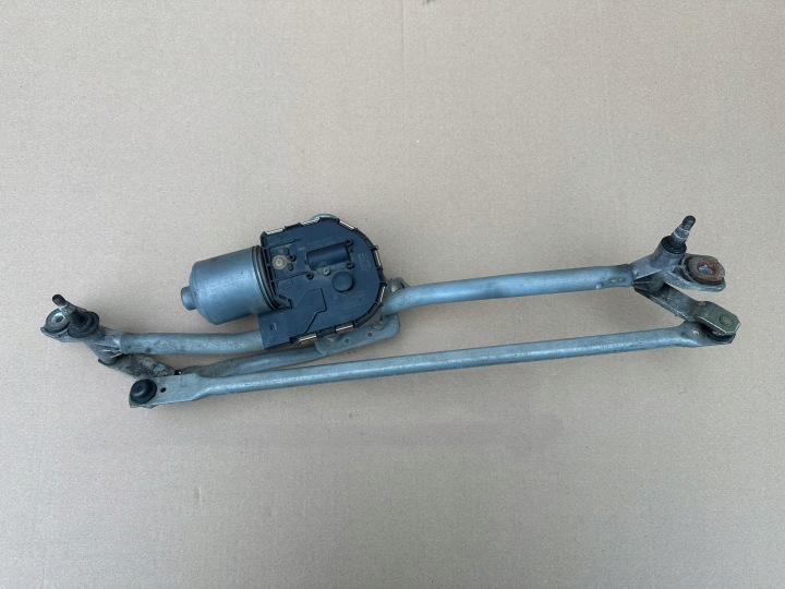 AUDI A6 C6 MECHANISMI ETUMUSKAN MOOTTORI 4F1955119D 4F1955023K