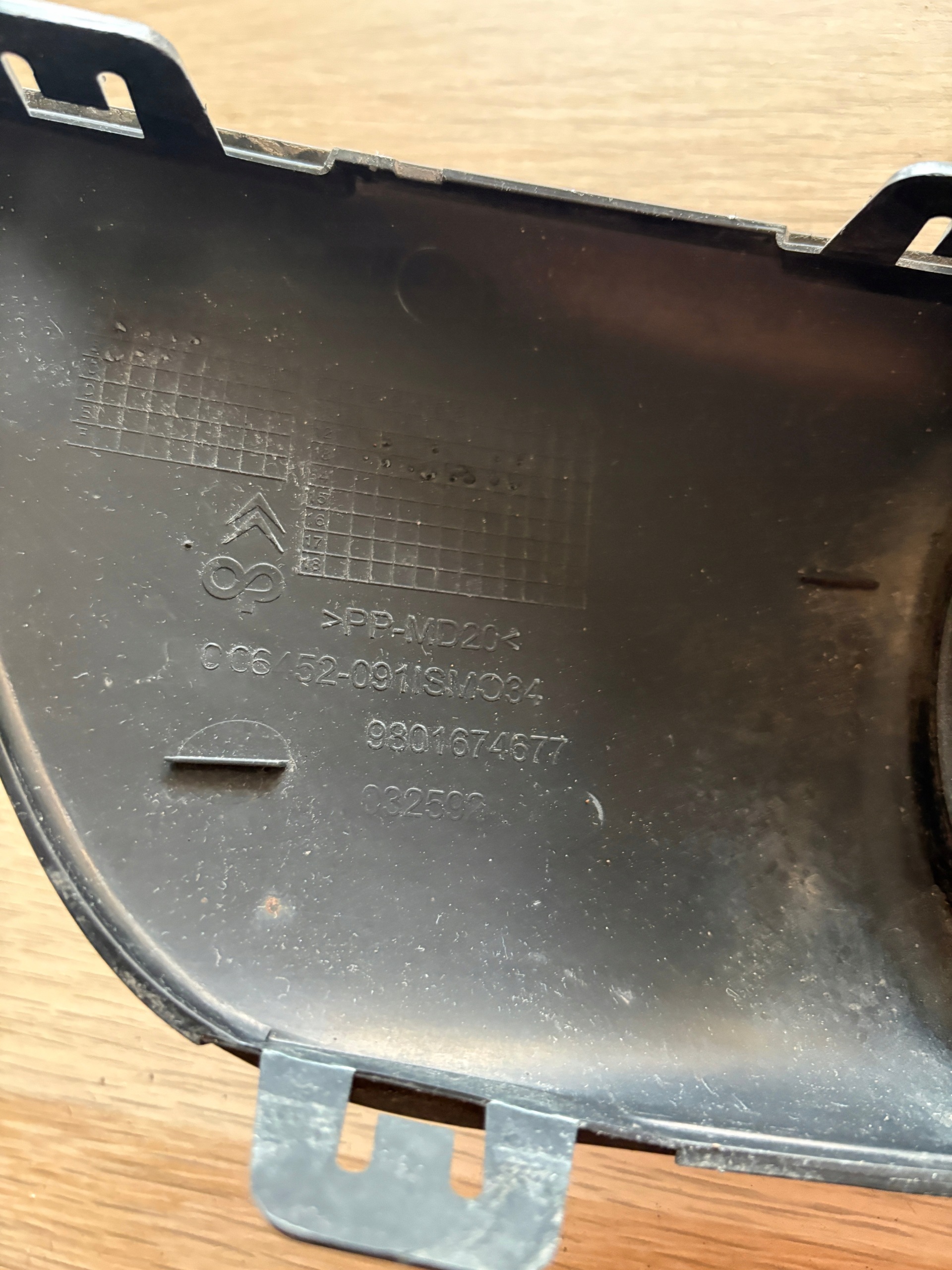 Rejilla de faro antiniebla izquierda Citroen C4 Grand Picasso II image 3