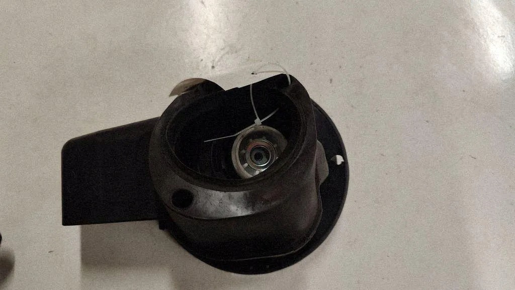 Kia Sorento Fuel Filler Cap 2.2 CRDi 2010 SUV OEM