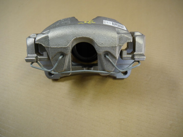 AUDI A5 A4 8W ETUJARRURUMPU VASEN 8W0615105DC