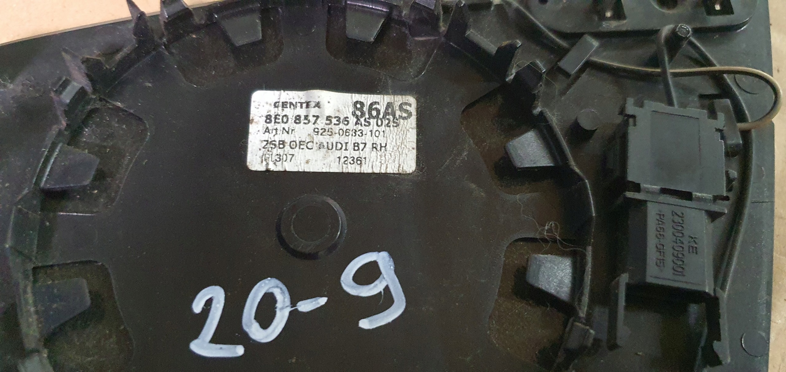 Vidro de espelho direito fotocromático OEM 8E0857536AS image 3
