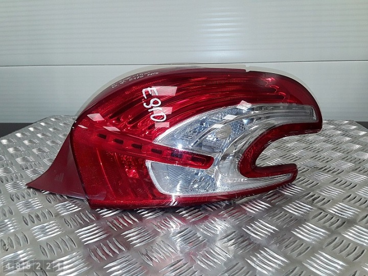 Rechter achterlamp Peugeot 208 I 1.4 9672628380-02