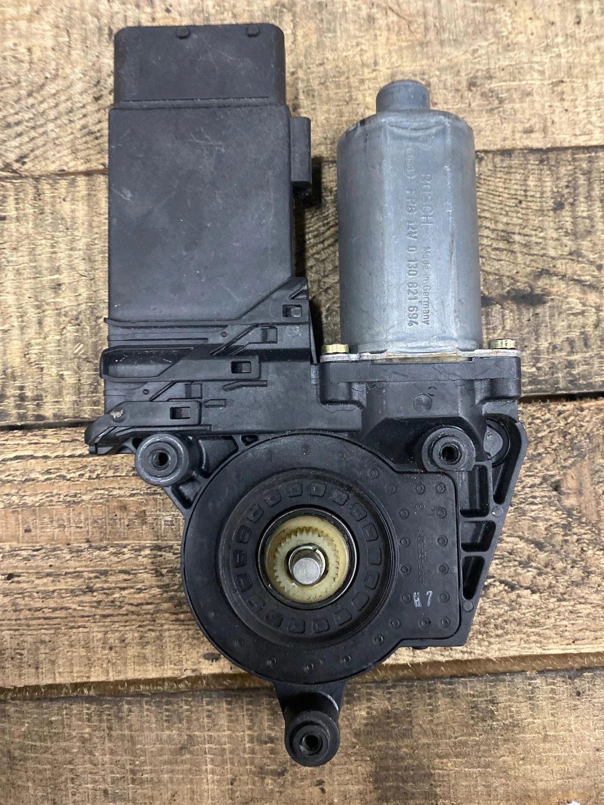 Audi A4 S4 B6 8E 8H lasinostinmoottori