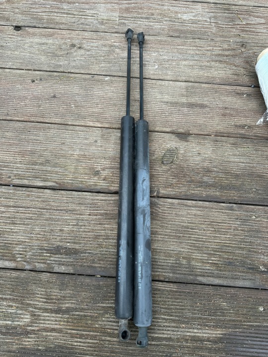 Takaluukun tuet Citroen Berlingo II 9680677780
