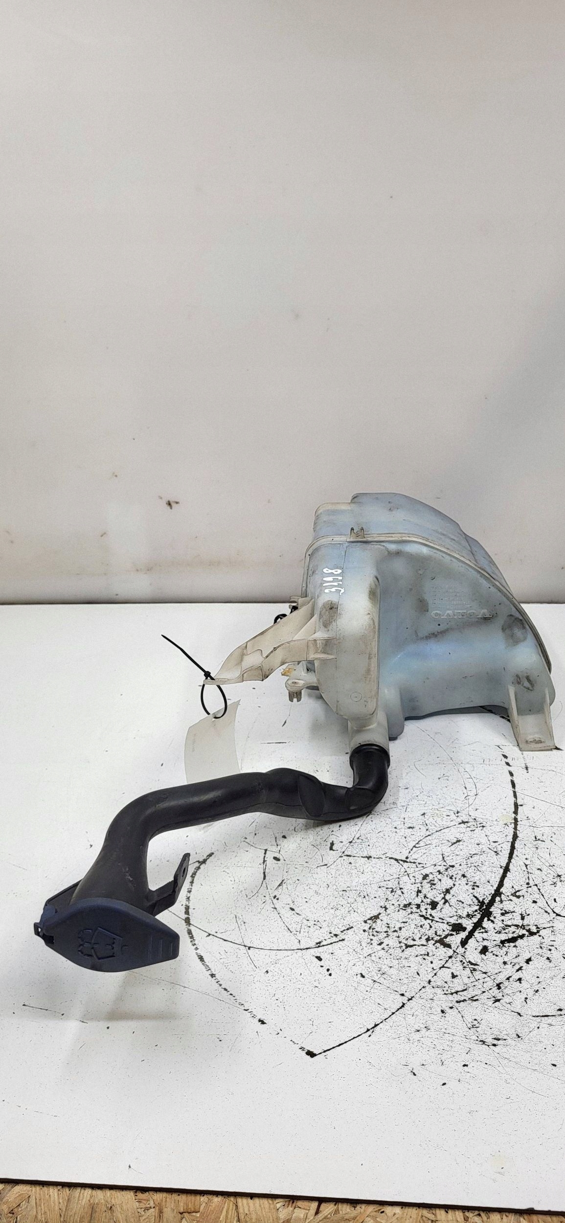 Volvo S60 2017 Scheibenwaschbehälter OEM 31416283 image 2