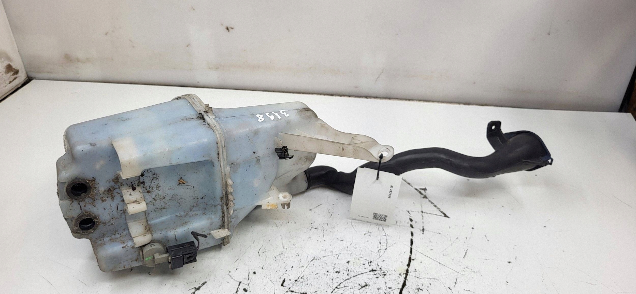 Volvo S60 2017 Scheibenwaschbehälter OEM 31416283 image 4