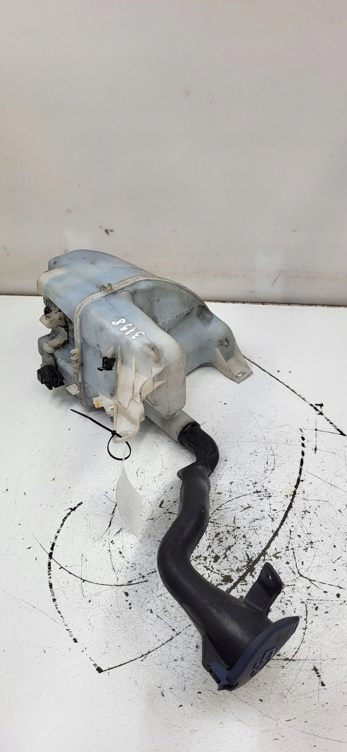 Volvo S60 2017 Scheibenwaschbehälter OEM 31416283 image 5