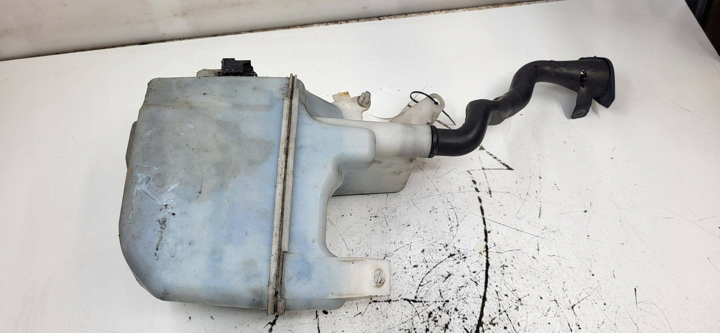 Volvo S60 2017 Scheibenwaschbehälter OEM 31416283 image 6