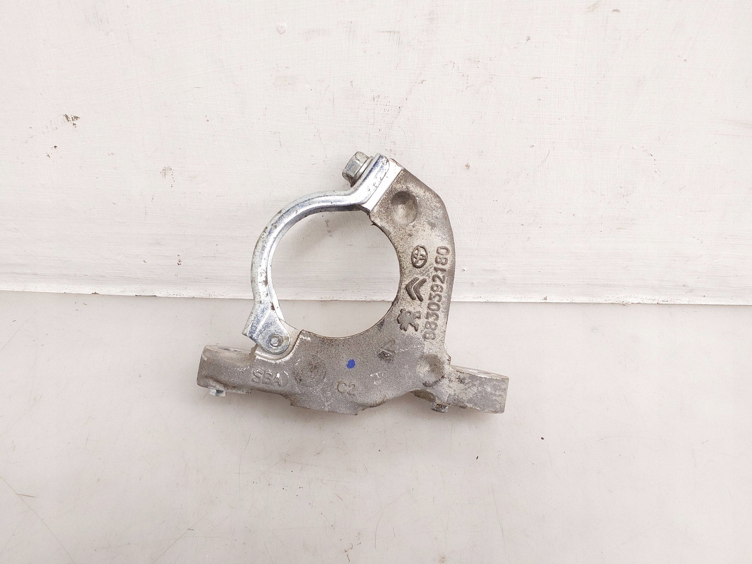 Toyota ProAce City Lagerfäste OEM 9830392180 image 2