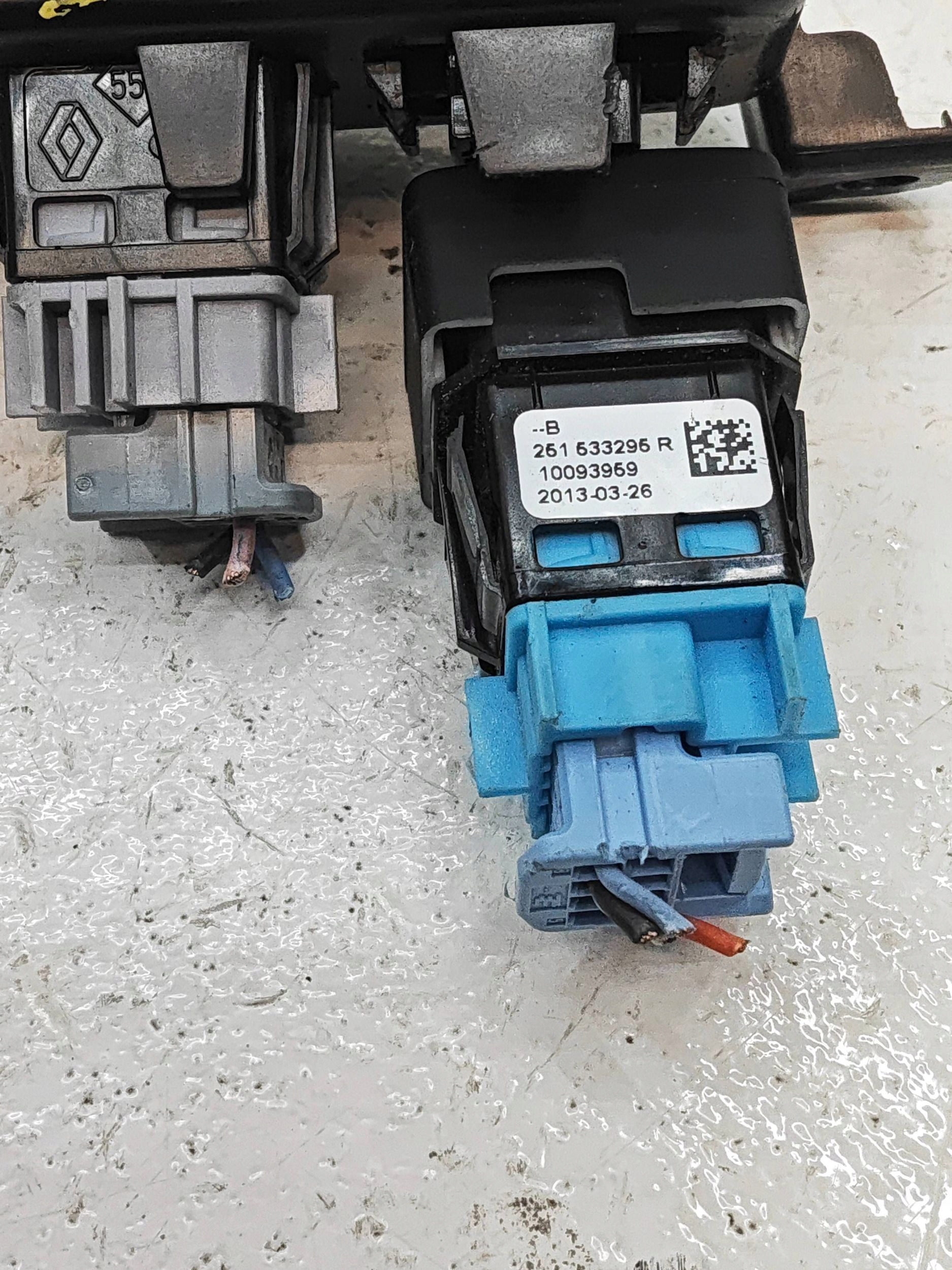 Panel de interruptores Mercedes-Benz Citan W415 251533295R image 3