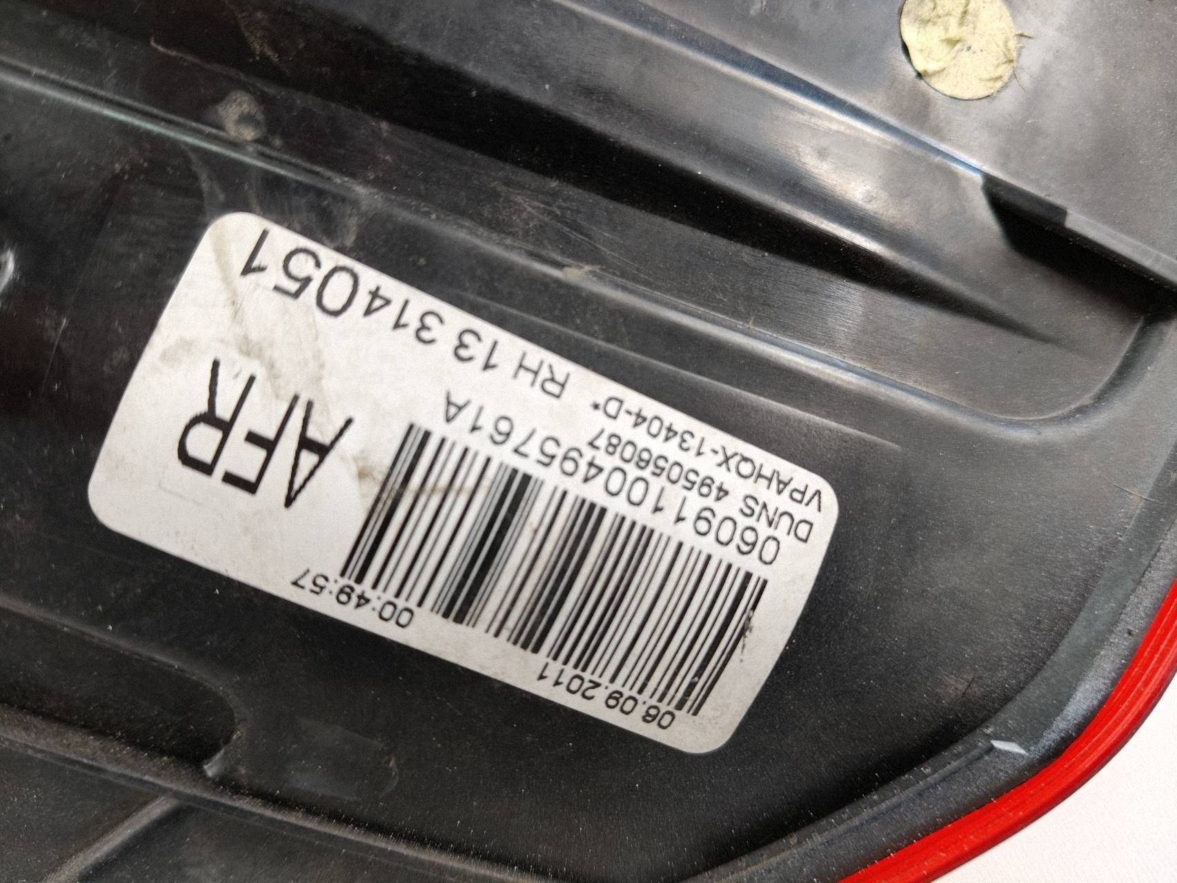 Luz trasera derecha Opel Astra IV J Kombi image 7