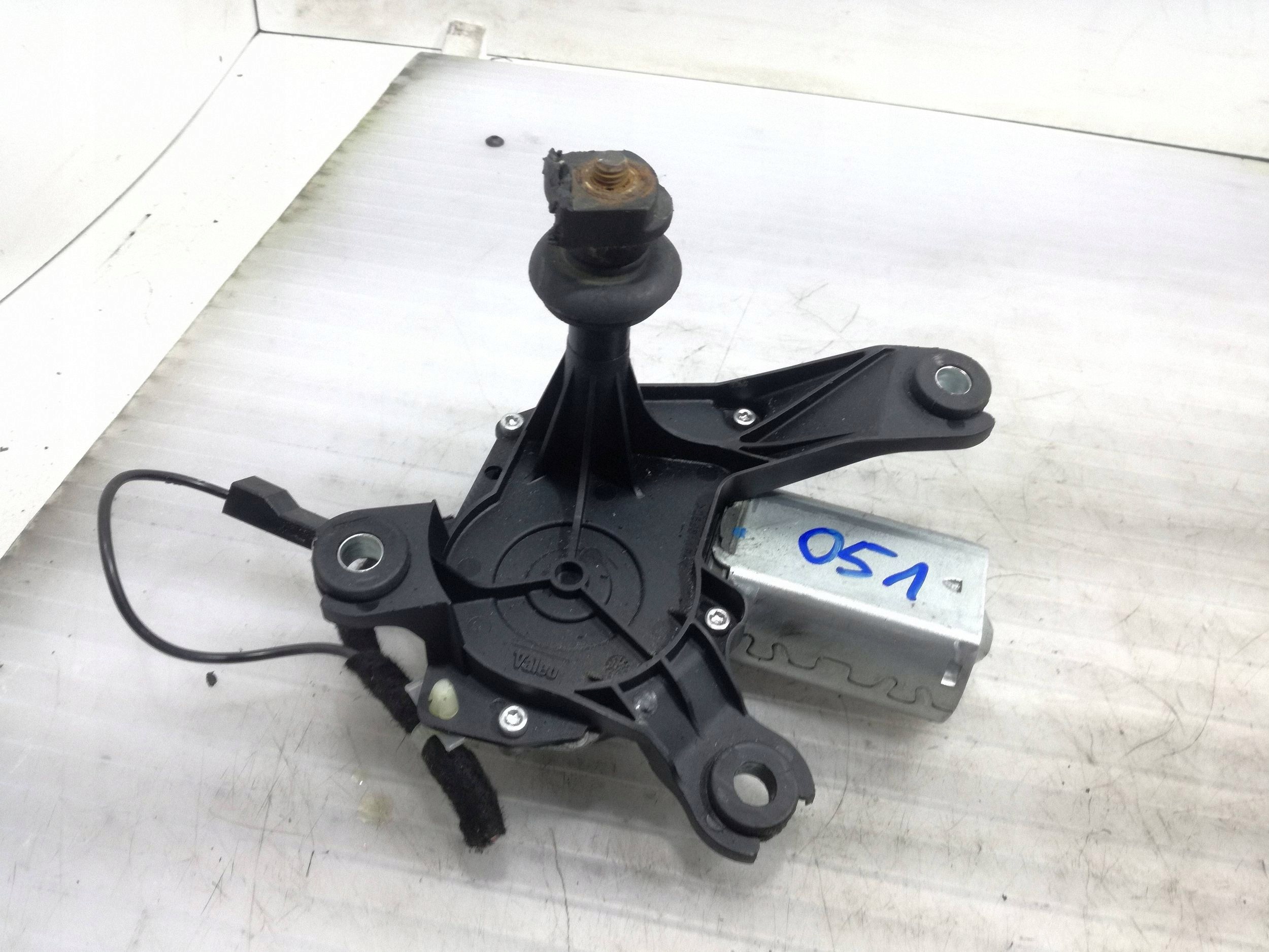 Achterruitenwissermotor Opel Corsa C 09132802 image 2