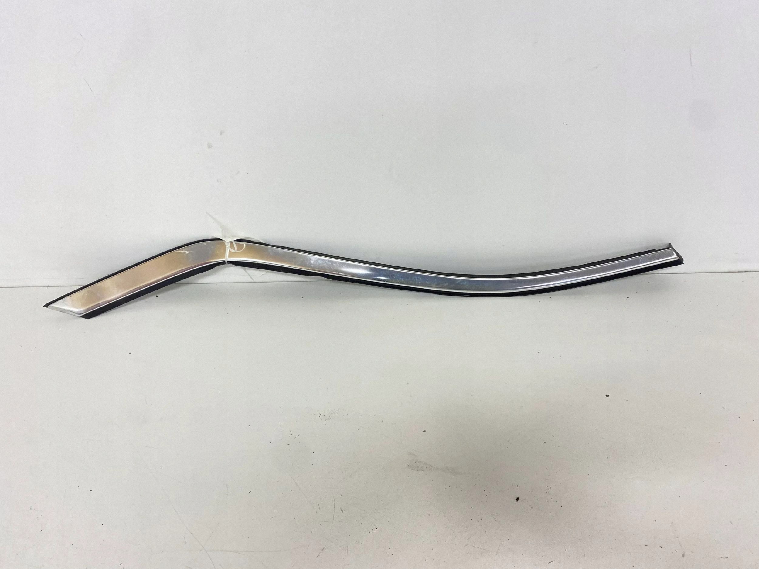 Moldagem janela lateral esquerda Opel Astra K OEM 39088075 image 2