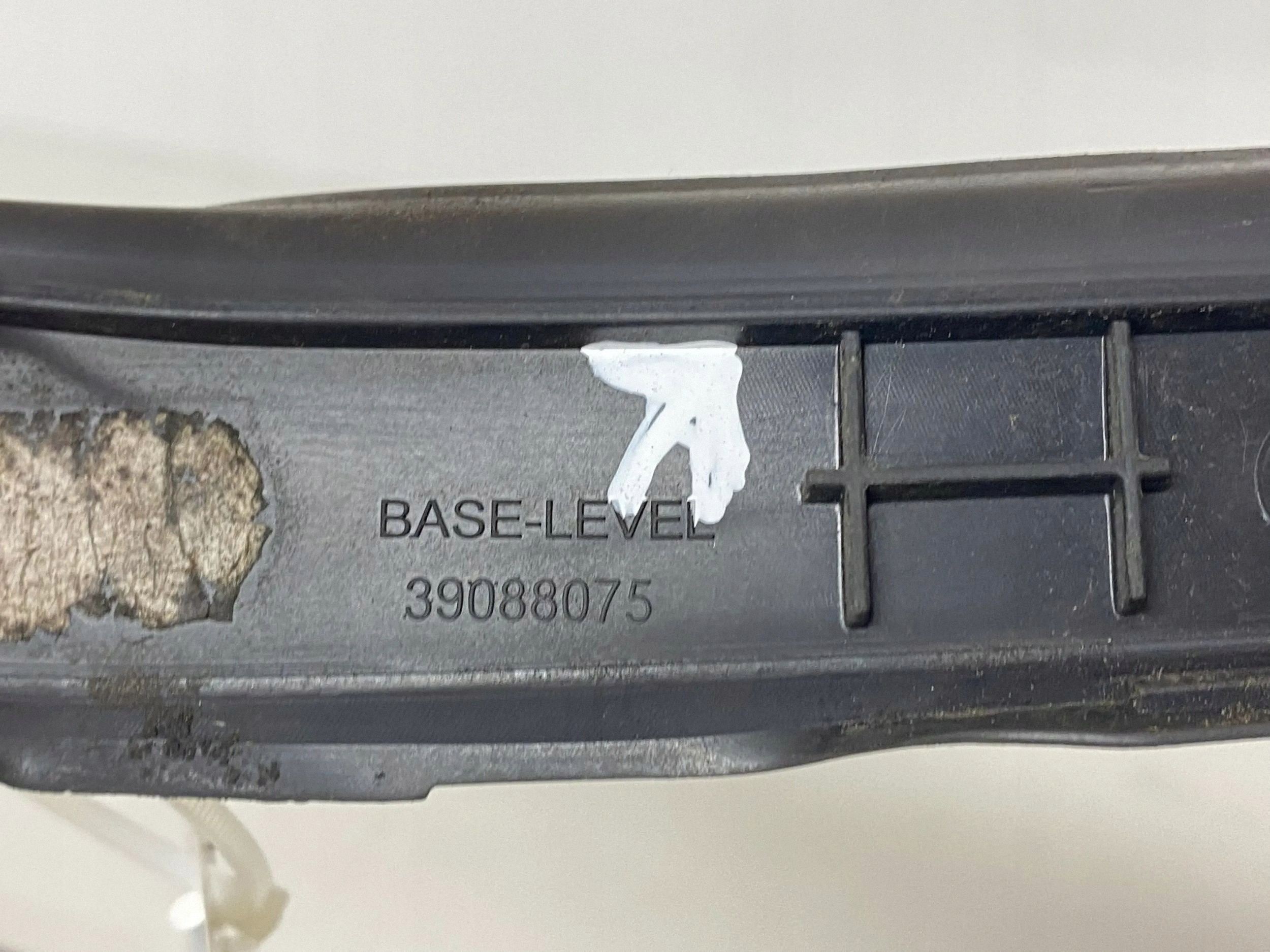 Moldagem janela lateral esquerda Opel Astra K OEM 39088075 image 4