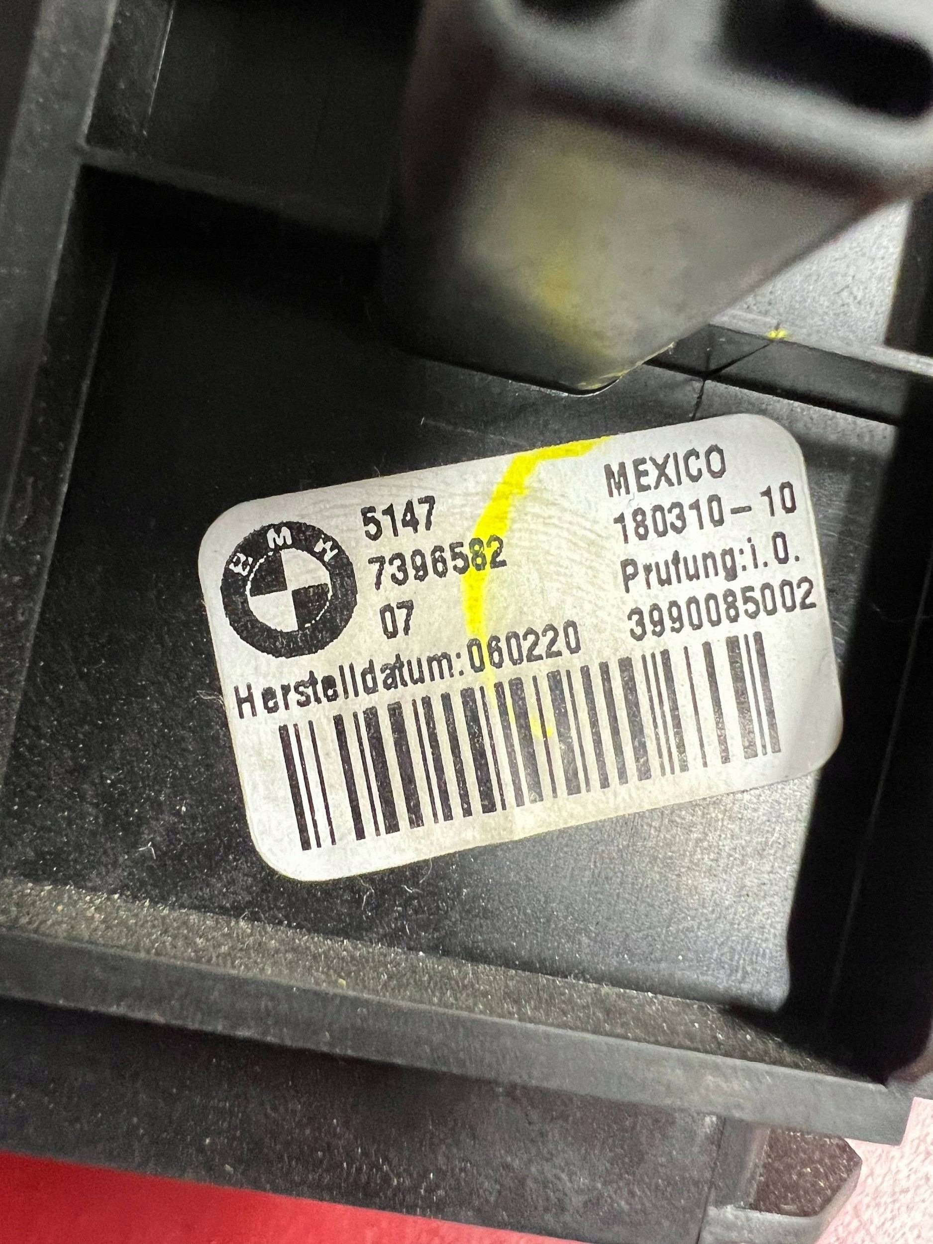 BMW X3 G01 2018 Oikea puoli Tavaratilan hyllyn kiinnike