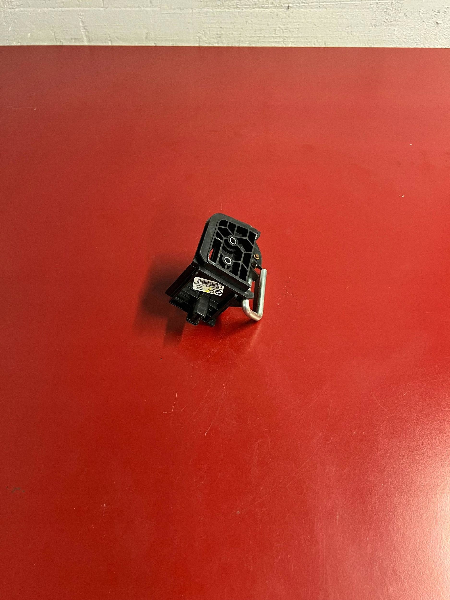 Support d'étagère coffre BMW X3 G01 2018 côté droit image 3