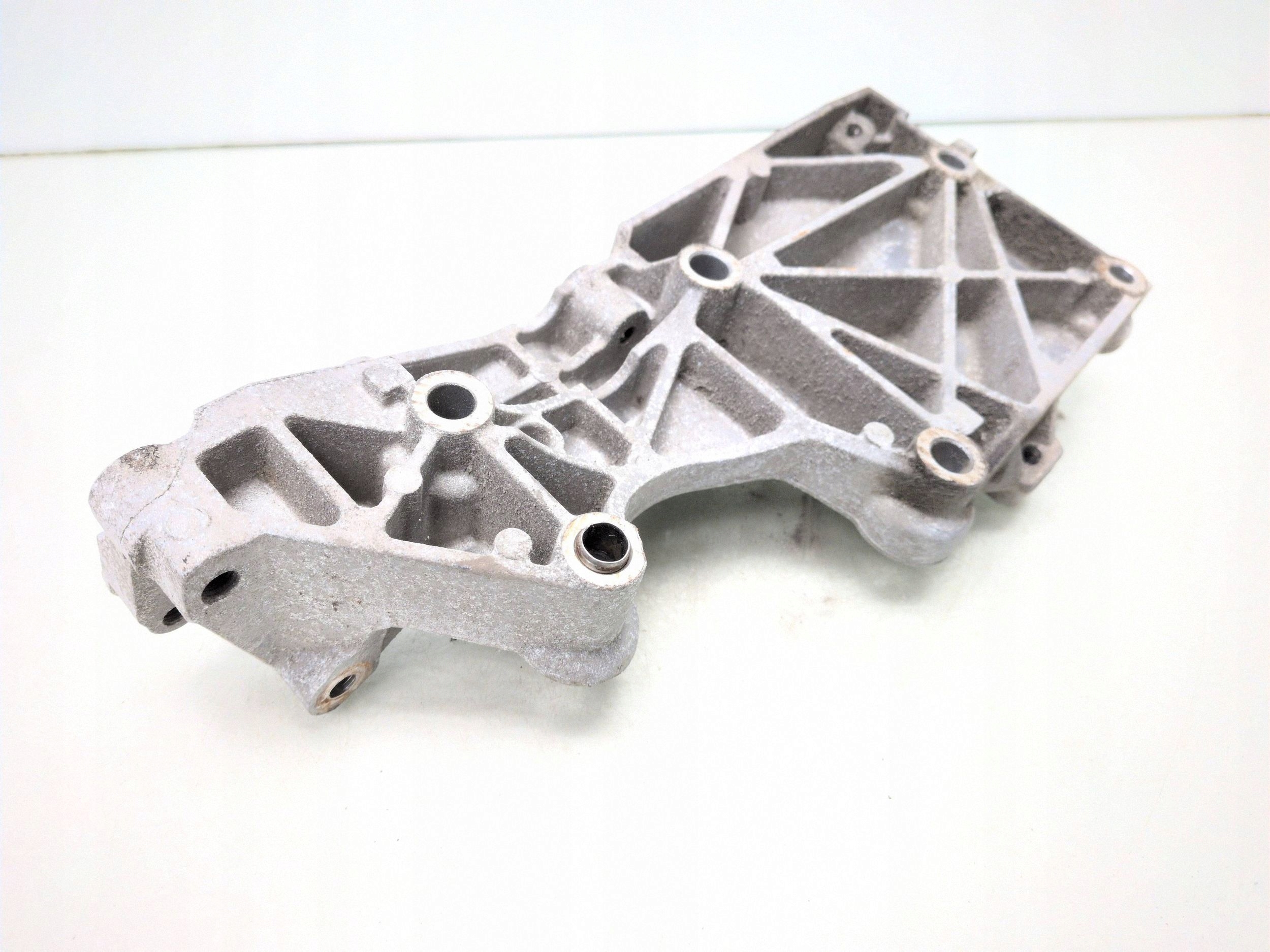VW OE 038903143AF Support Alternateur image 4
