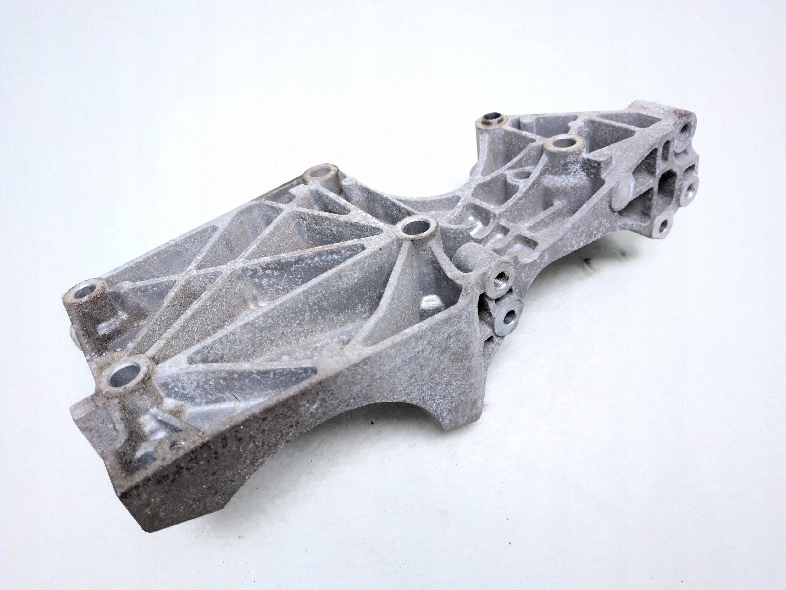 VW OE 038903143AF Support Alternateur image 5