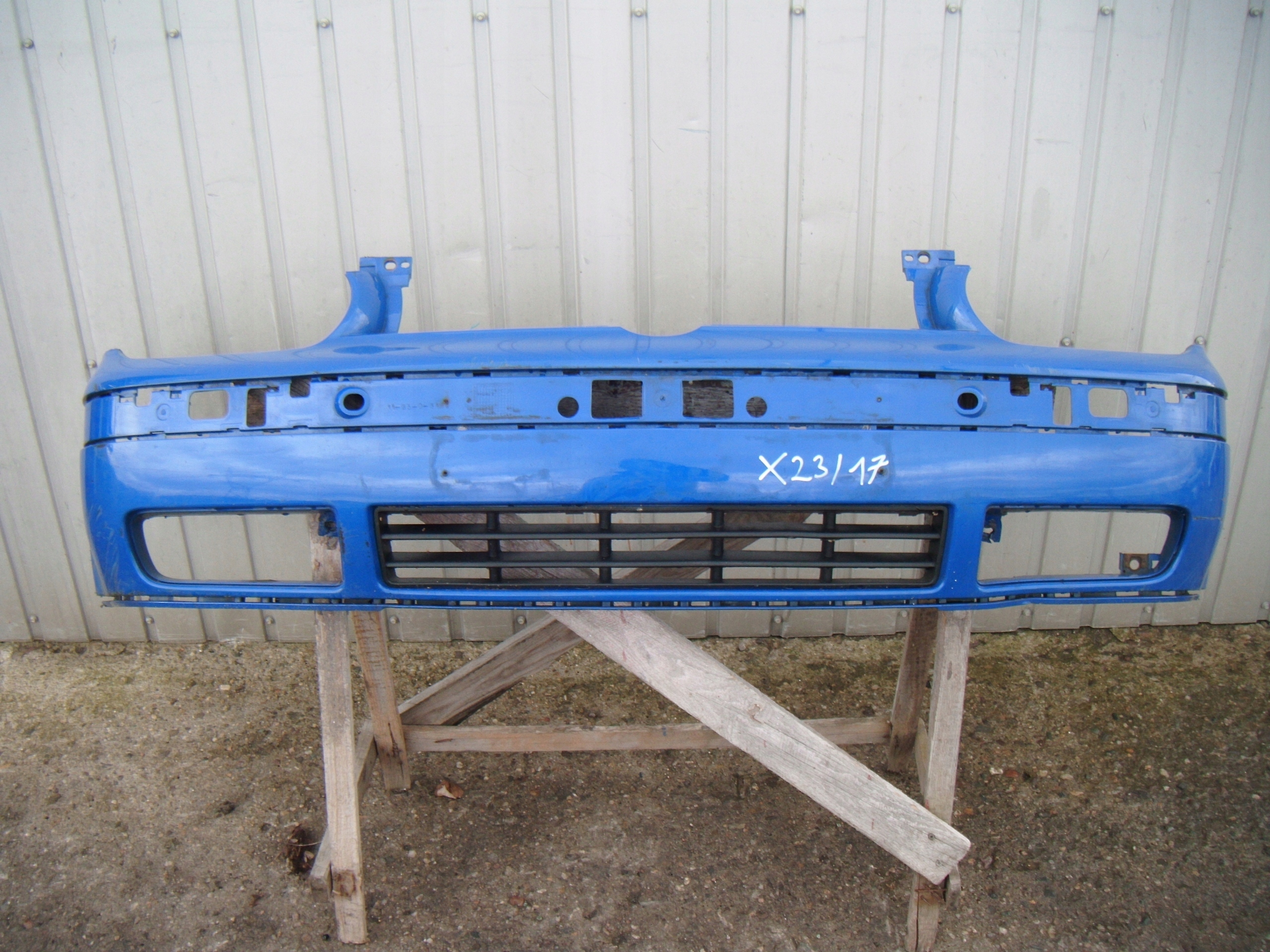 VW GOLF 4 IV 97-06 Front Bumper 1J0807221 + Grille - Nice - Complete