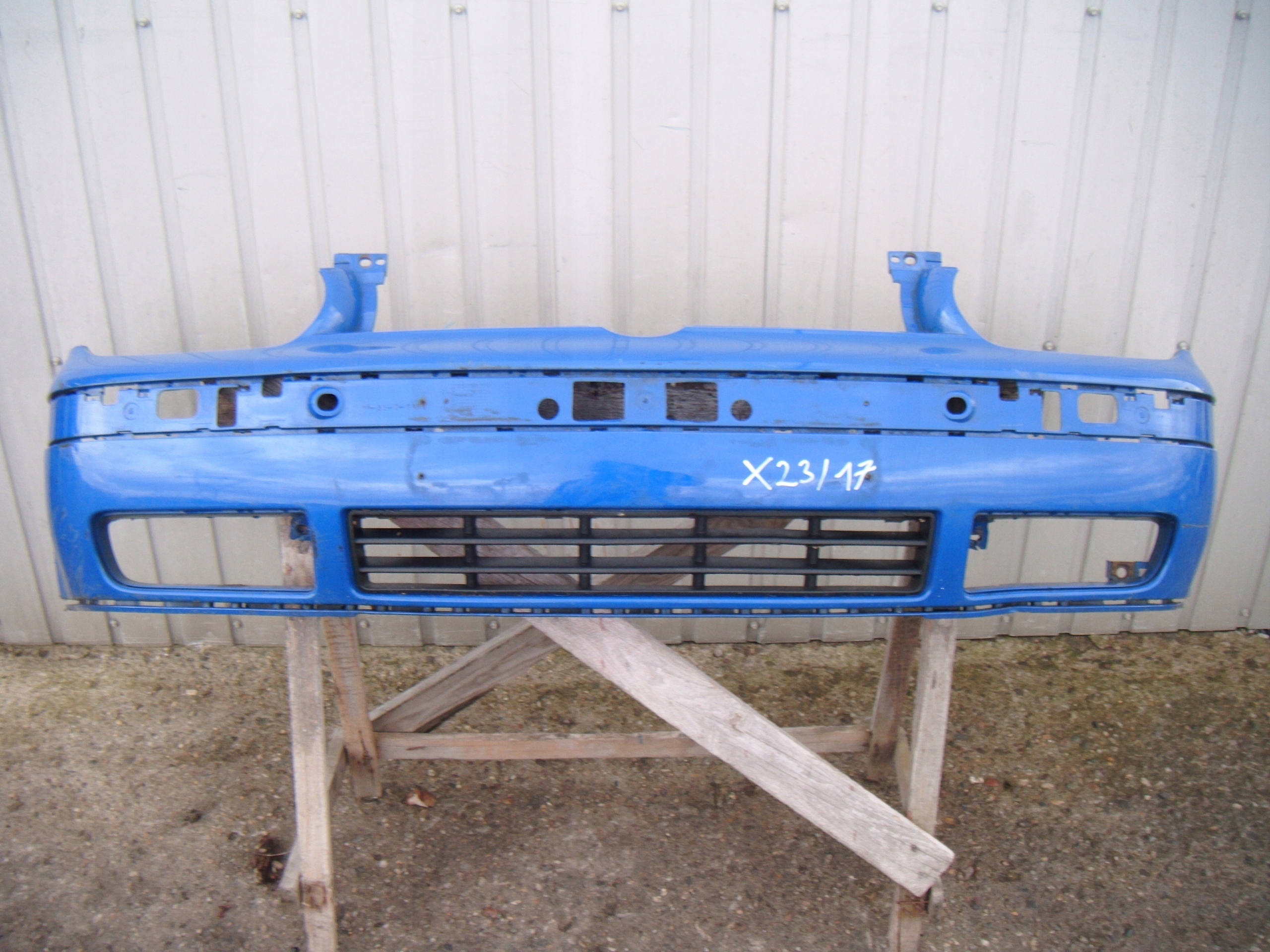 VW Golf 4 IV 97-06 Stoßstange vorne 1J0807221 + Gitter - schön - komplett image 3